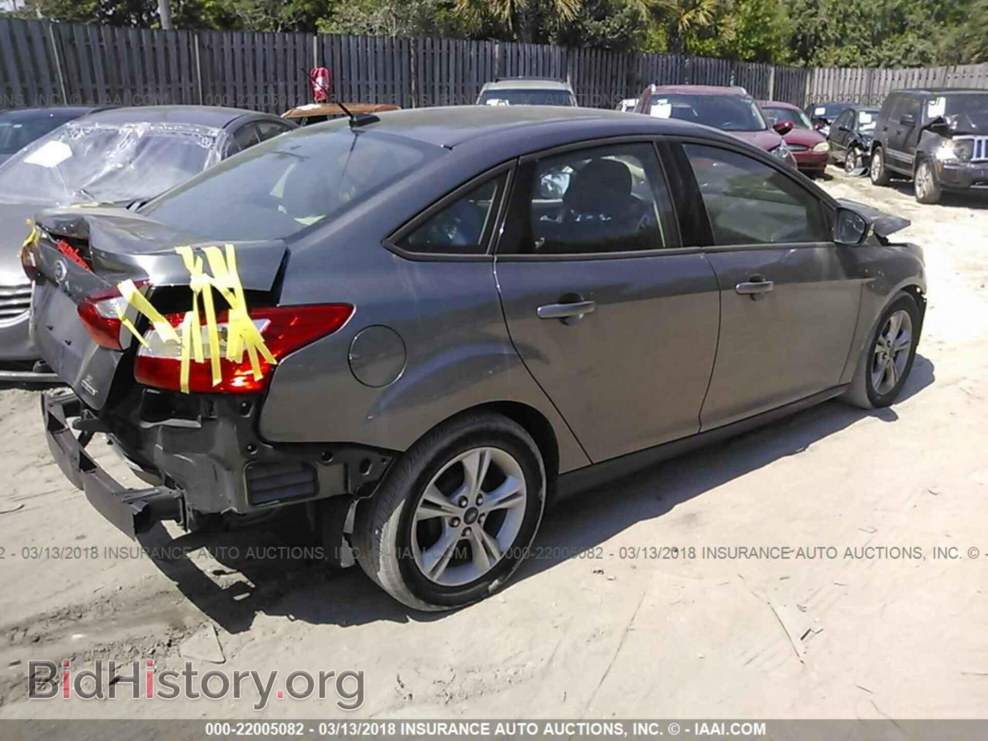 2014 Ford Focus - VIN: 1FADP3F24EL426678 - Photo 4