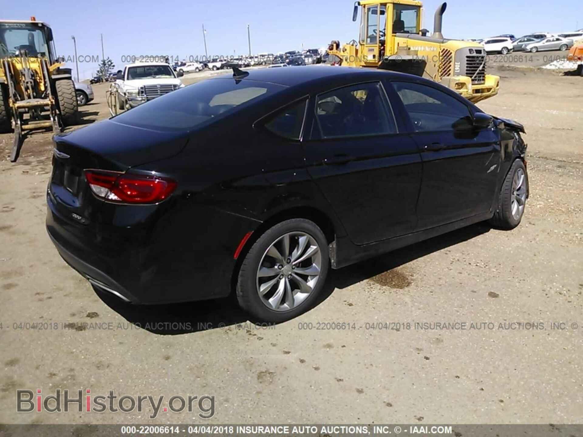2015 Chrysler 200 - VIN: 1C3CCCDG2FN523002 - Photo 4