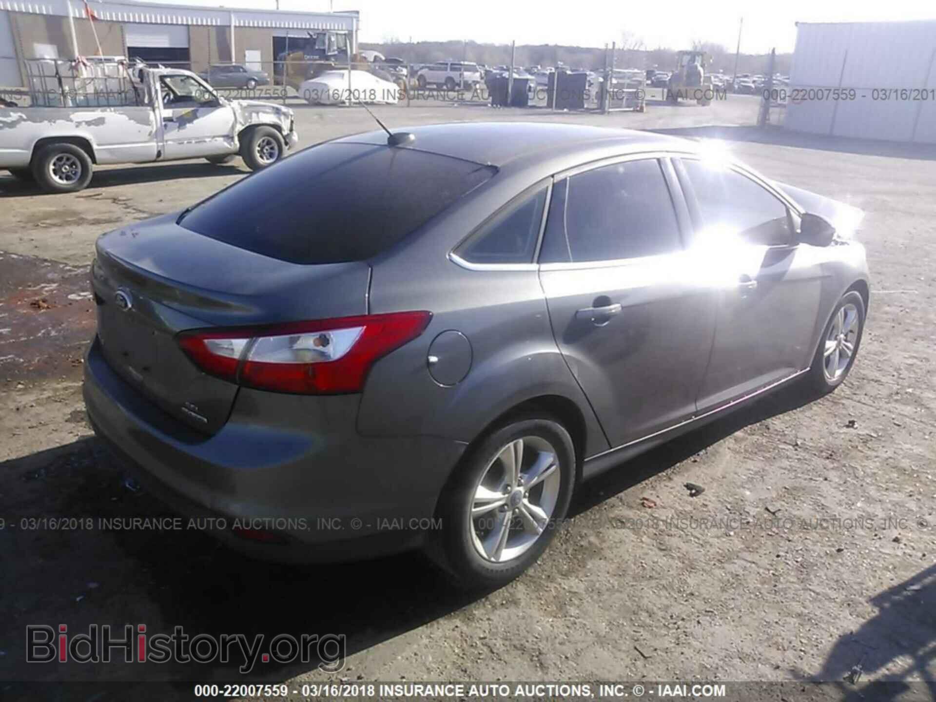 2012 Ford Focus - VIN: 1FAHP3H28CL375018 - Photo 4