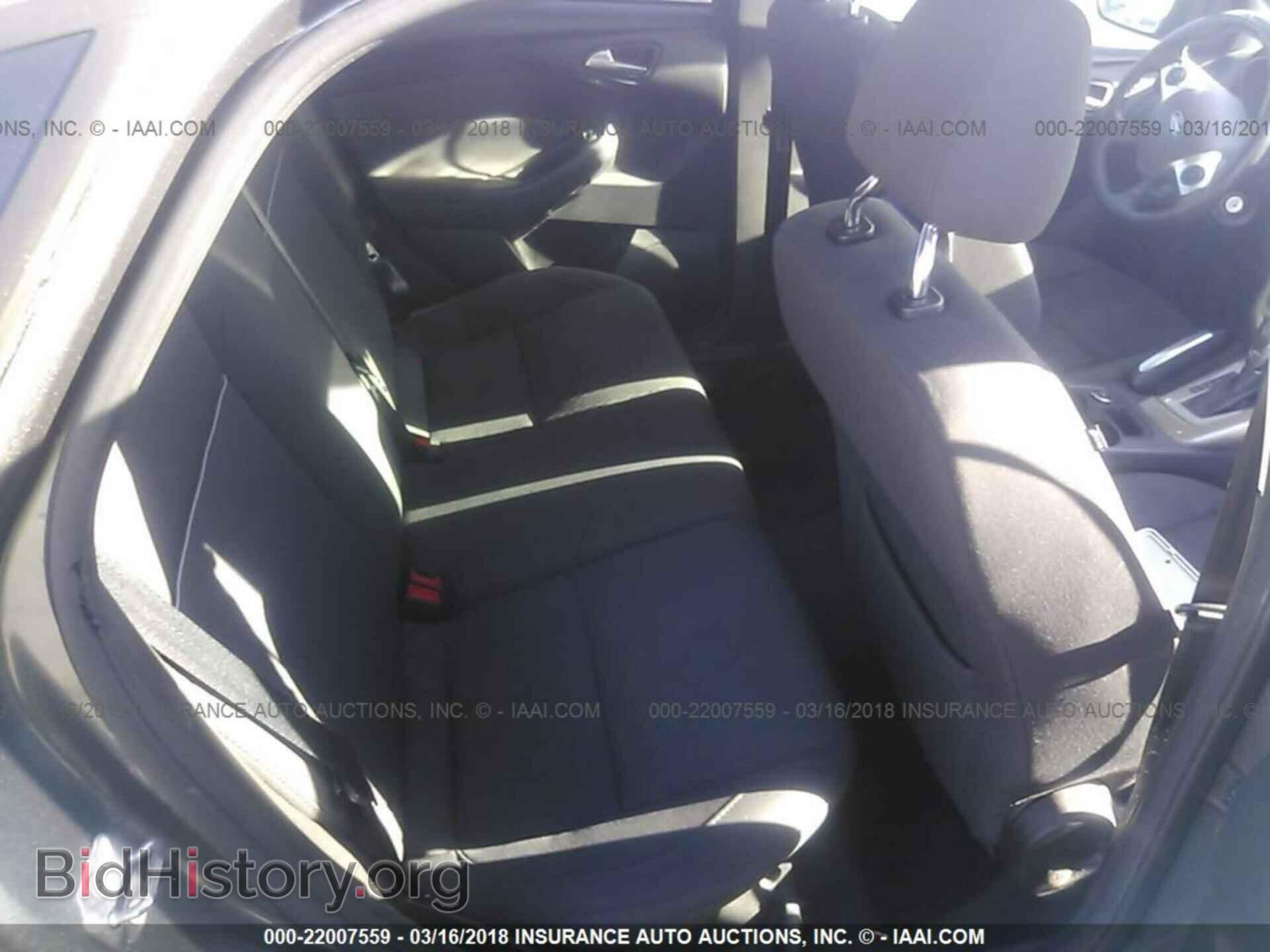 2012 Ford Focus - VIN: 1FAHP3H28CL375018 - Photo 8