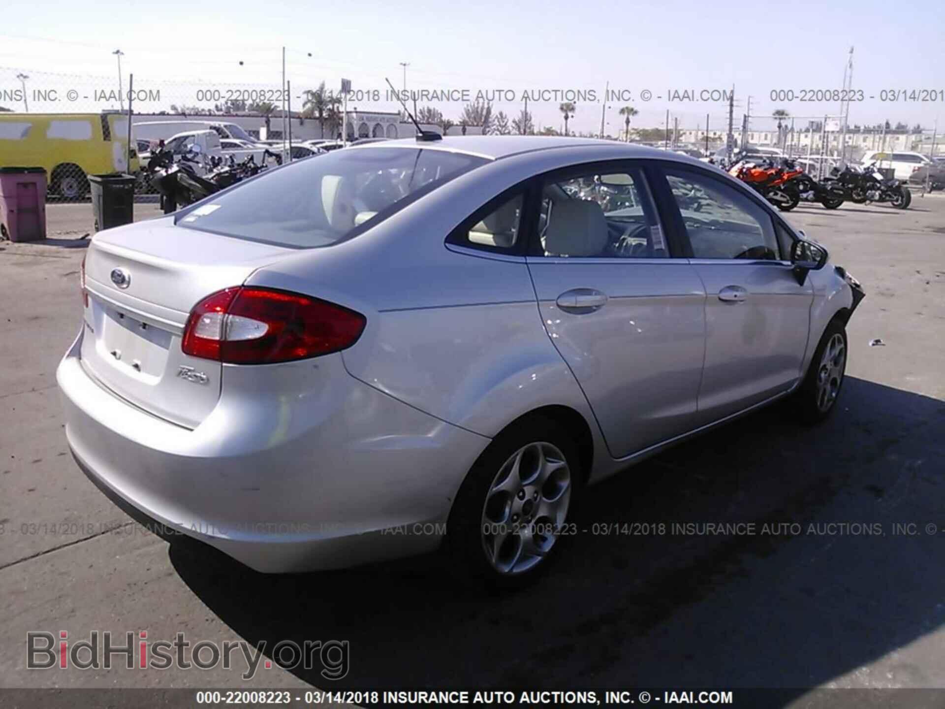 2013 Ford Fiesta - VIN: 3FADP4CJXDM117778 - Фото 4