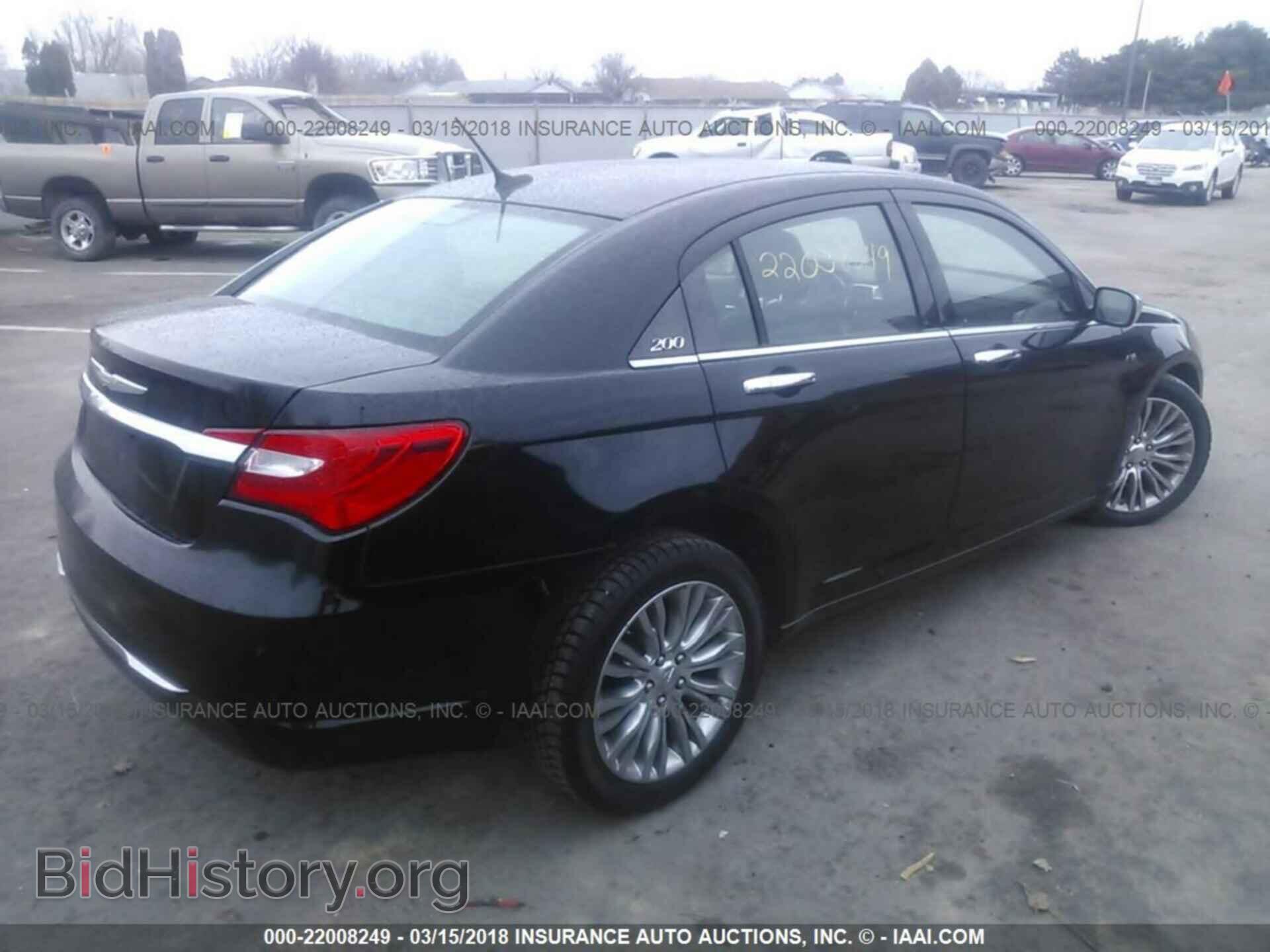 2013 Chrysler 200 - VIN: 1C3CCBCG6DN550082 - Photo 4