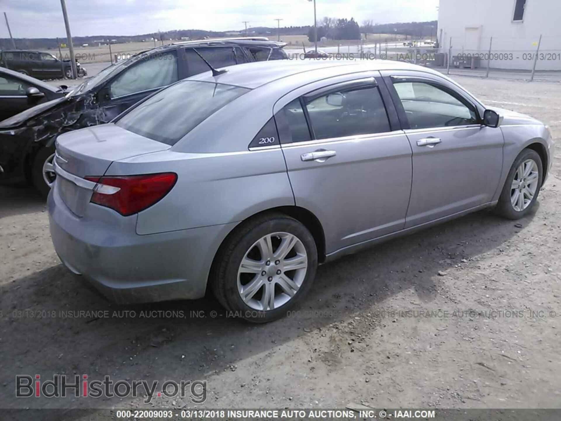 2013 Chrysler 200 - VIN: 1C3CCBBB8DN696117 - Photo 4