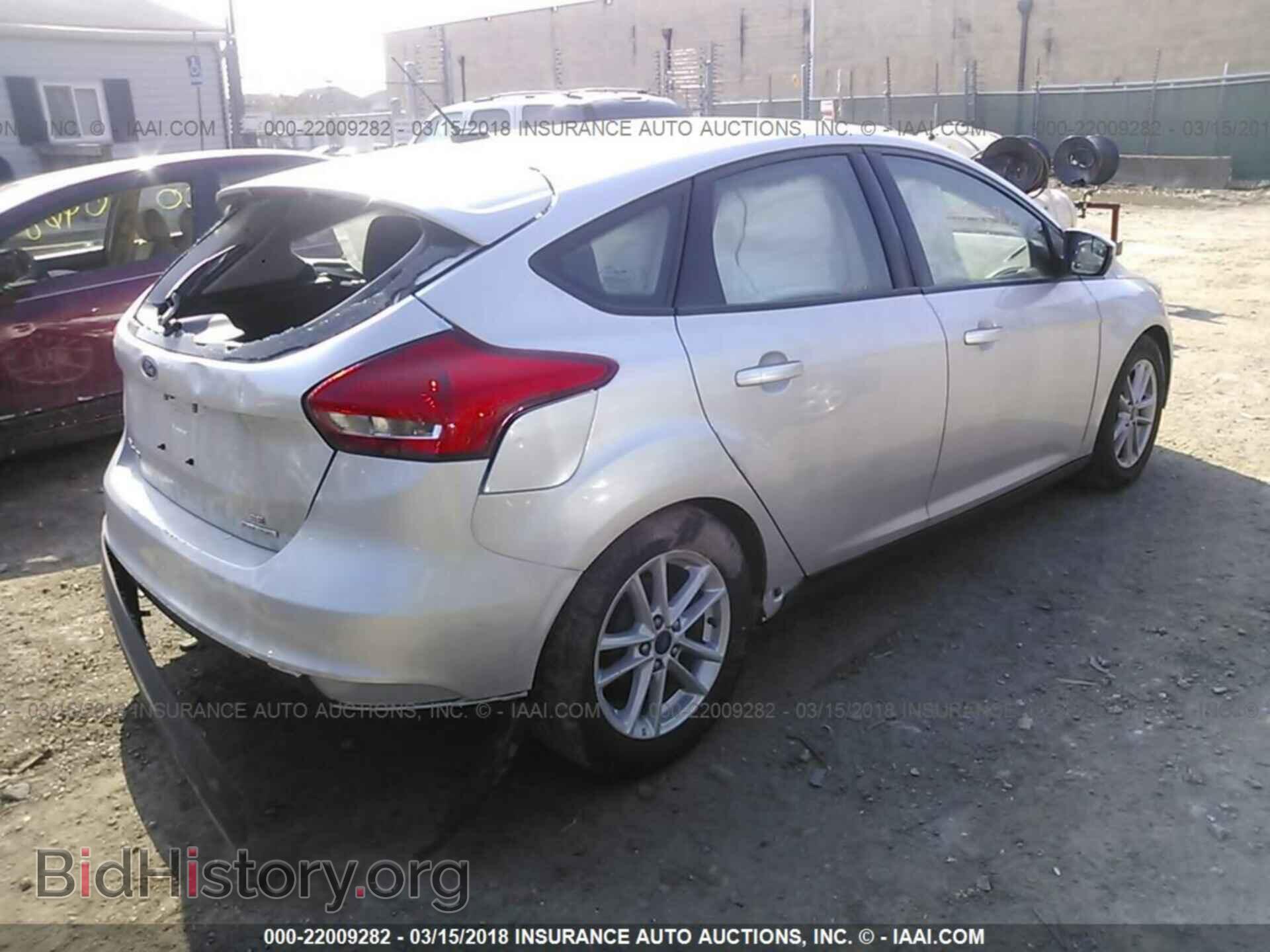 2016 Ford Focus - VIN: 1FADP3K26GL291437 - Photo 4