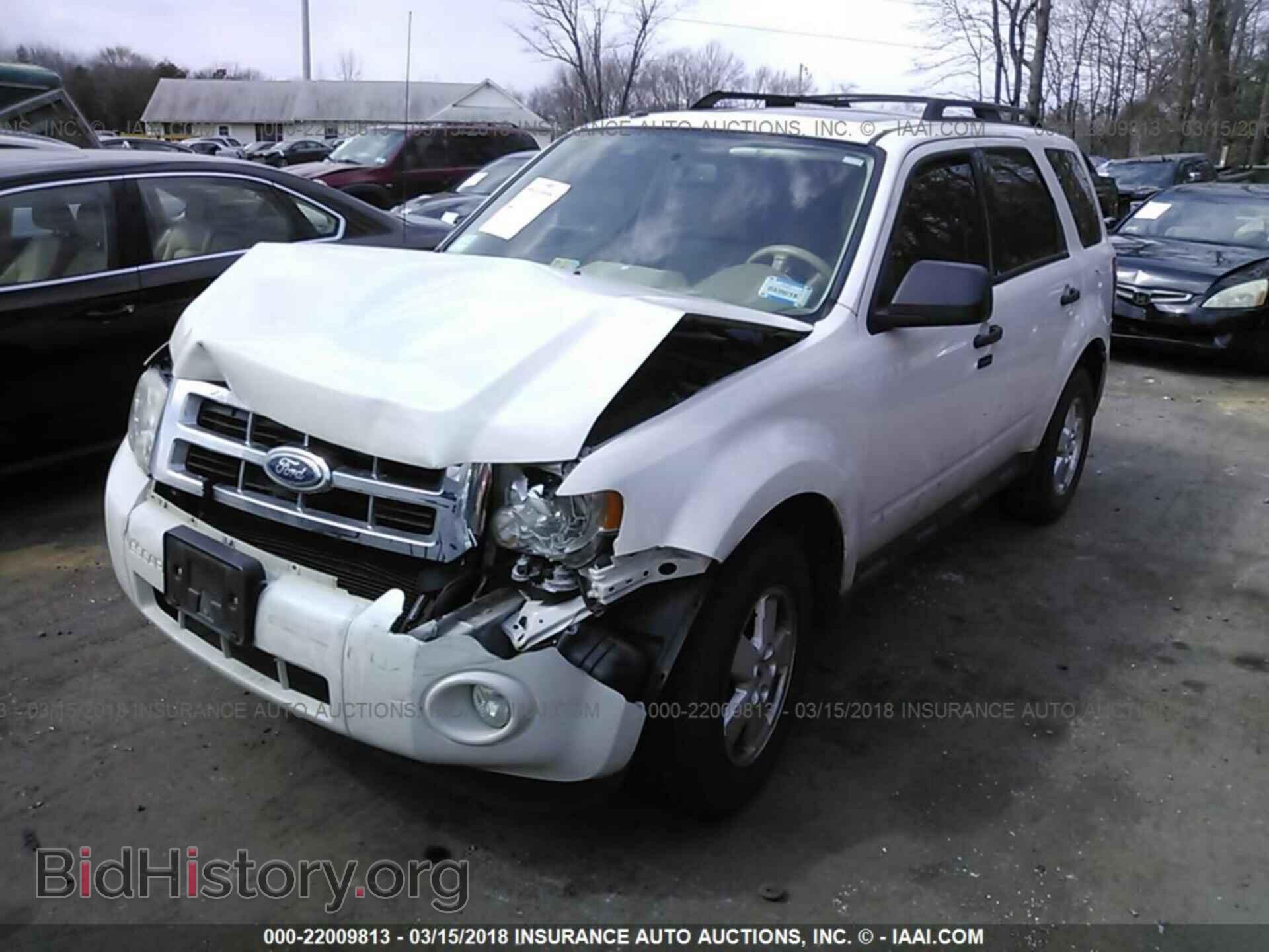 2011 Ford Escape - VIN: 1FMCU9D73BKB36820 - Photo 2