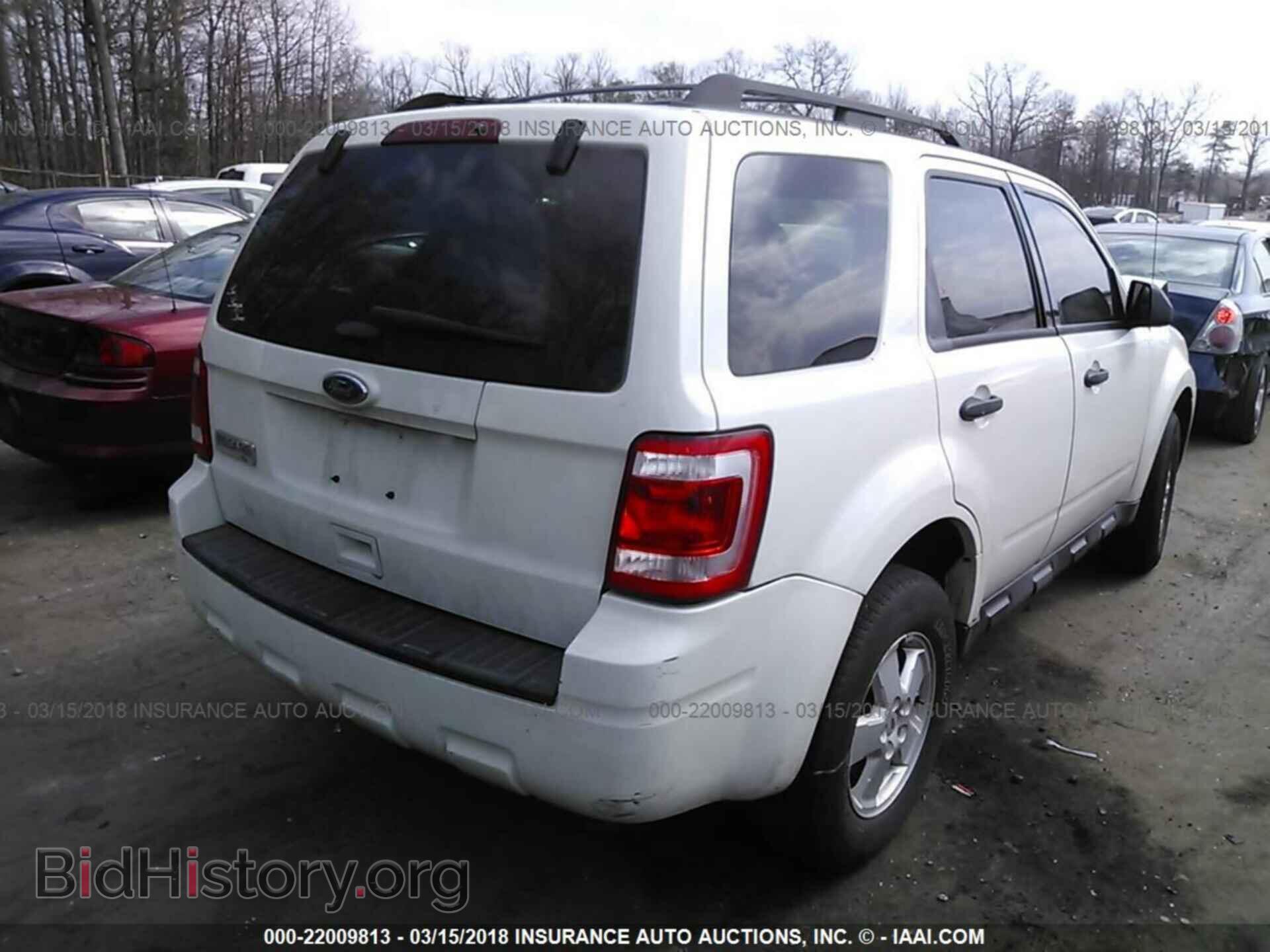2011 Ford Escape - VIN: 1FMCU9D73BKB36820 - Photo 4