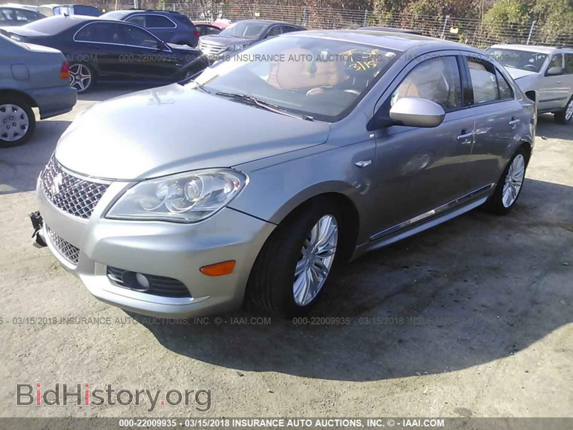 2011 Suzuki Kizashi - VIN: JS2RF9A87B6110807 - Photo 2
