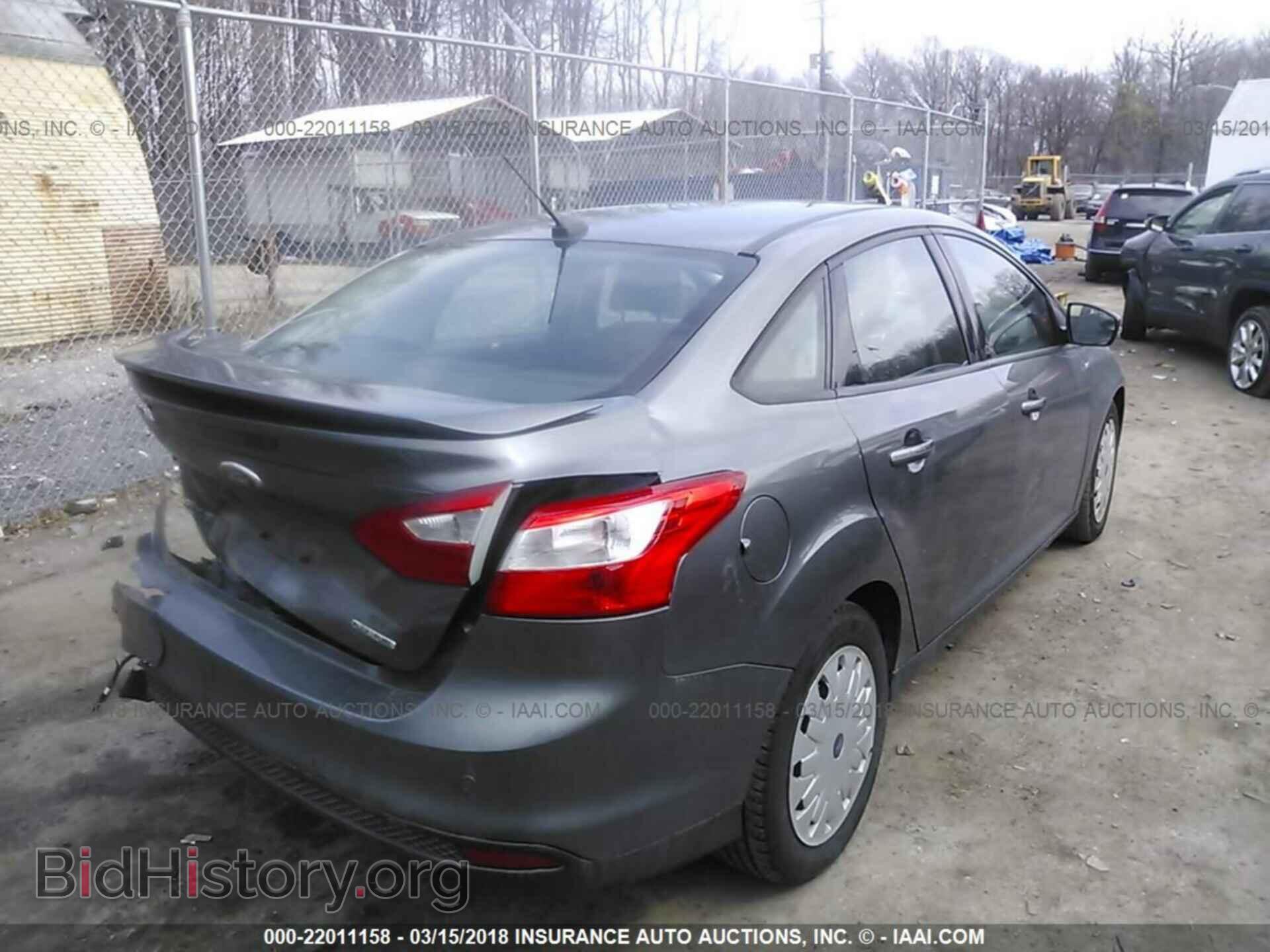 2013 Ford Focus - VIN: 1FADP3F23DL250978 - Photo 4