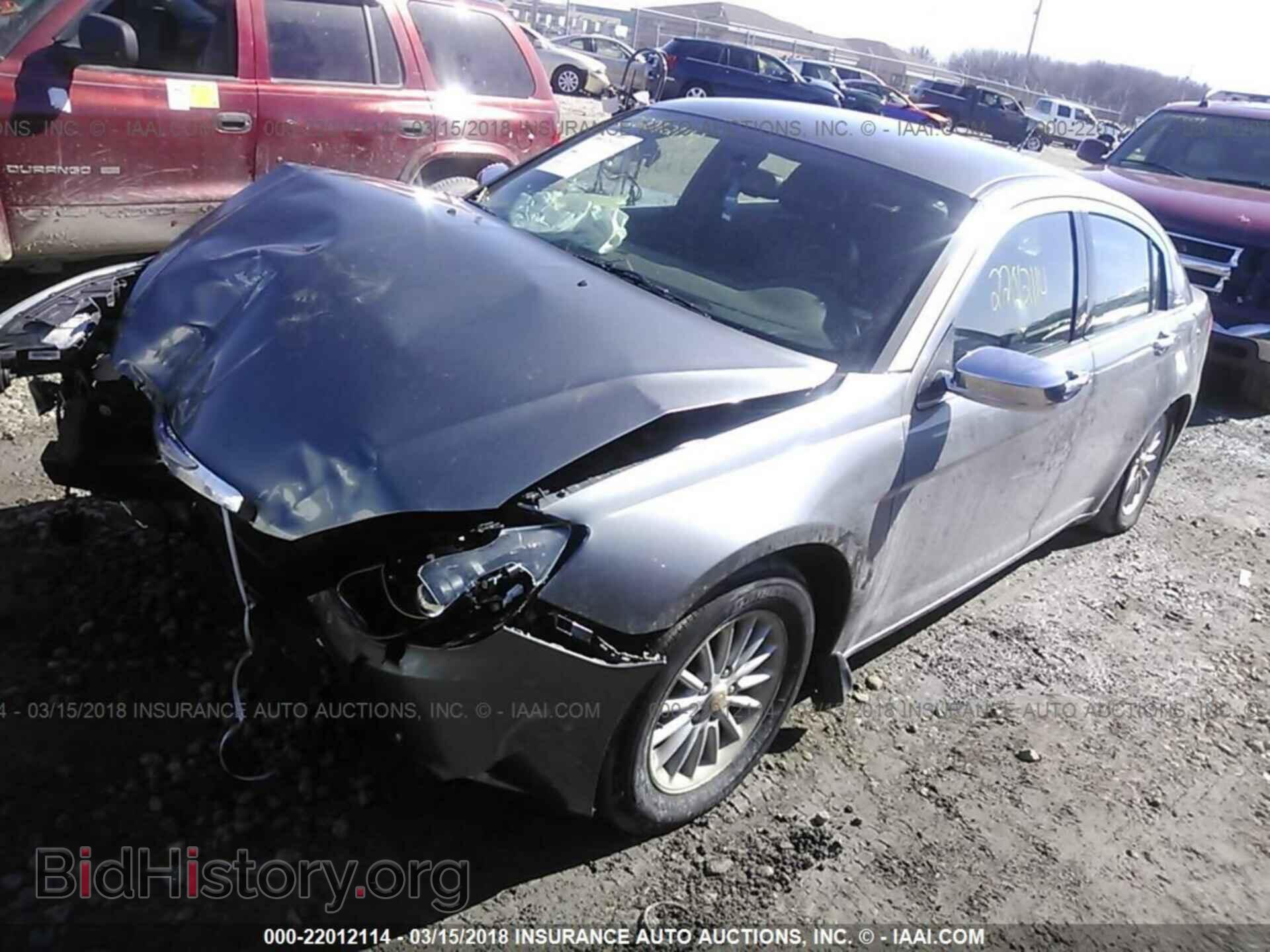 2013 Chrysler 200 - VIN: 1C3CCBCG2DN583371 - Photo 2