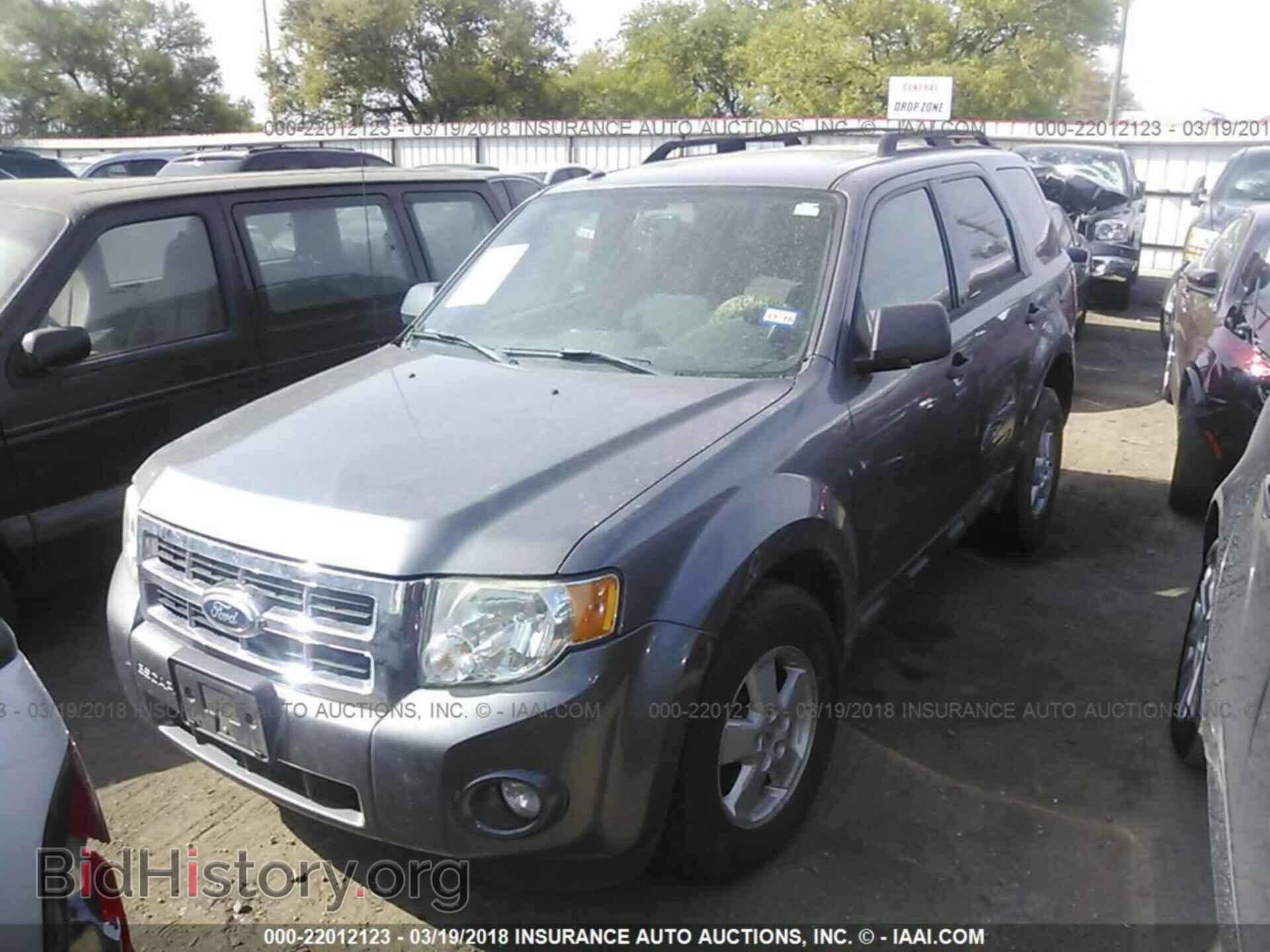 2011 Ford Escape - VIN: 1FMCU0DG8BKA27233 - Photo 2