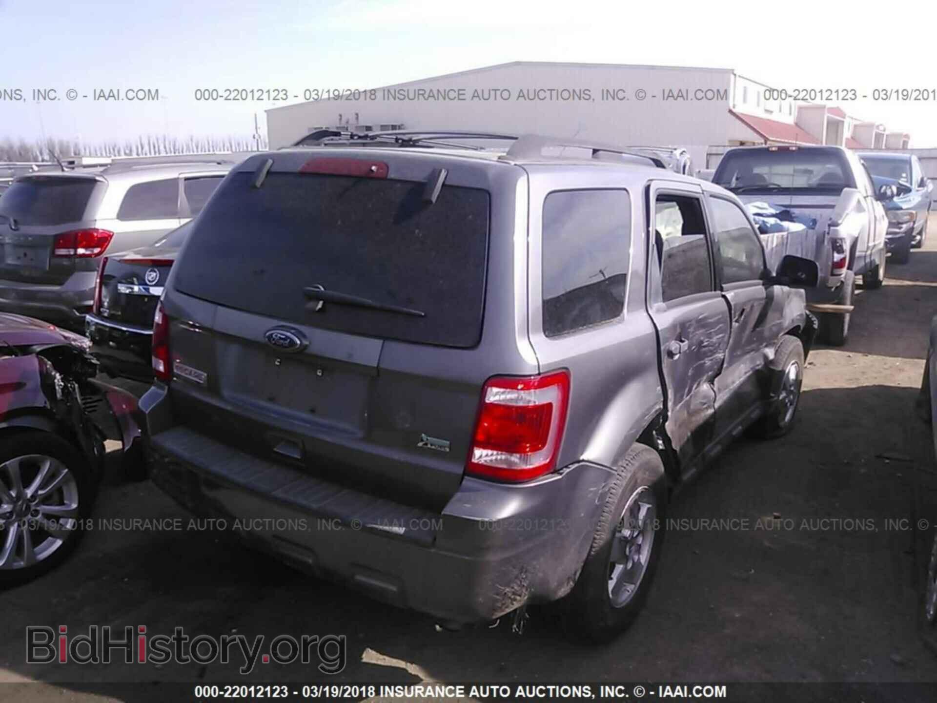 2011 Ford Escape - VIN: 1FMCU0DG8BKA27233 - Photo 4