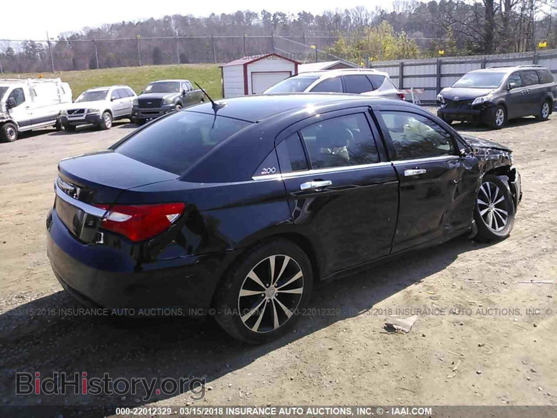 2014 Chrysler 200 - VIN: 1C3CCBBG7EN128714 - Photo 4