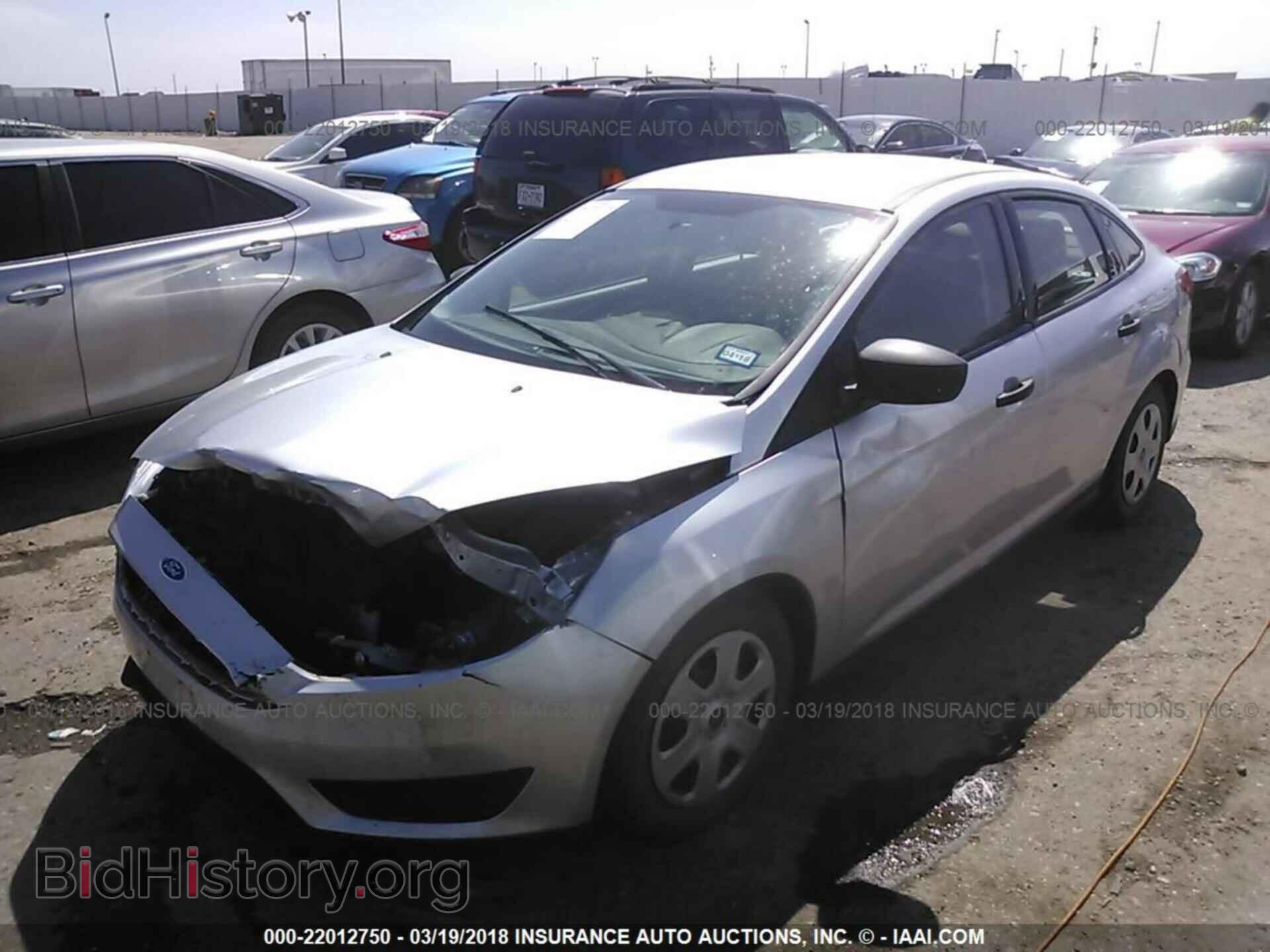 2016 Ford Focus - VIN: 1FADP3E24GL220913 - Photo 2