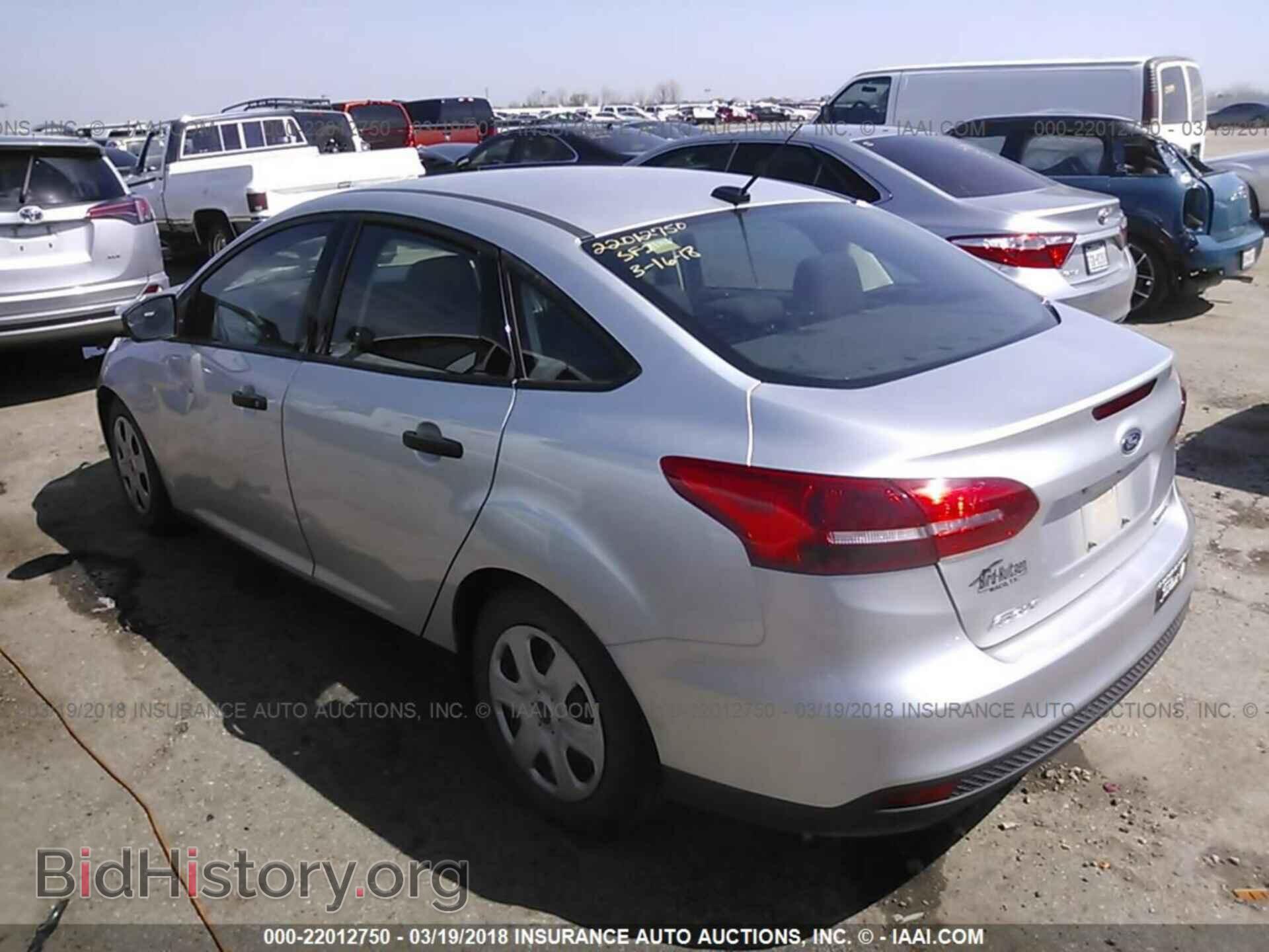 2016 Ford Focus - VIN: 1FADP3E24GL220913 - Photo 3