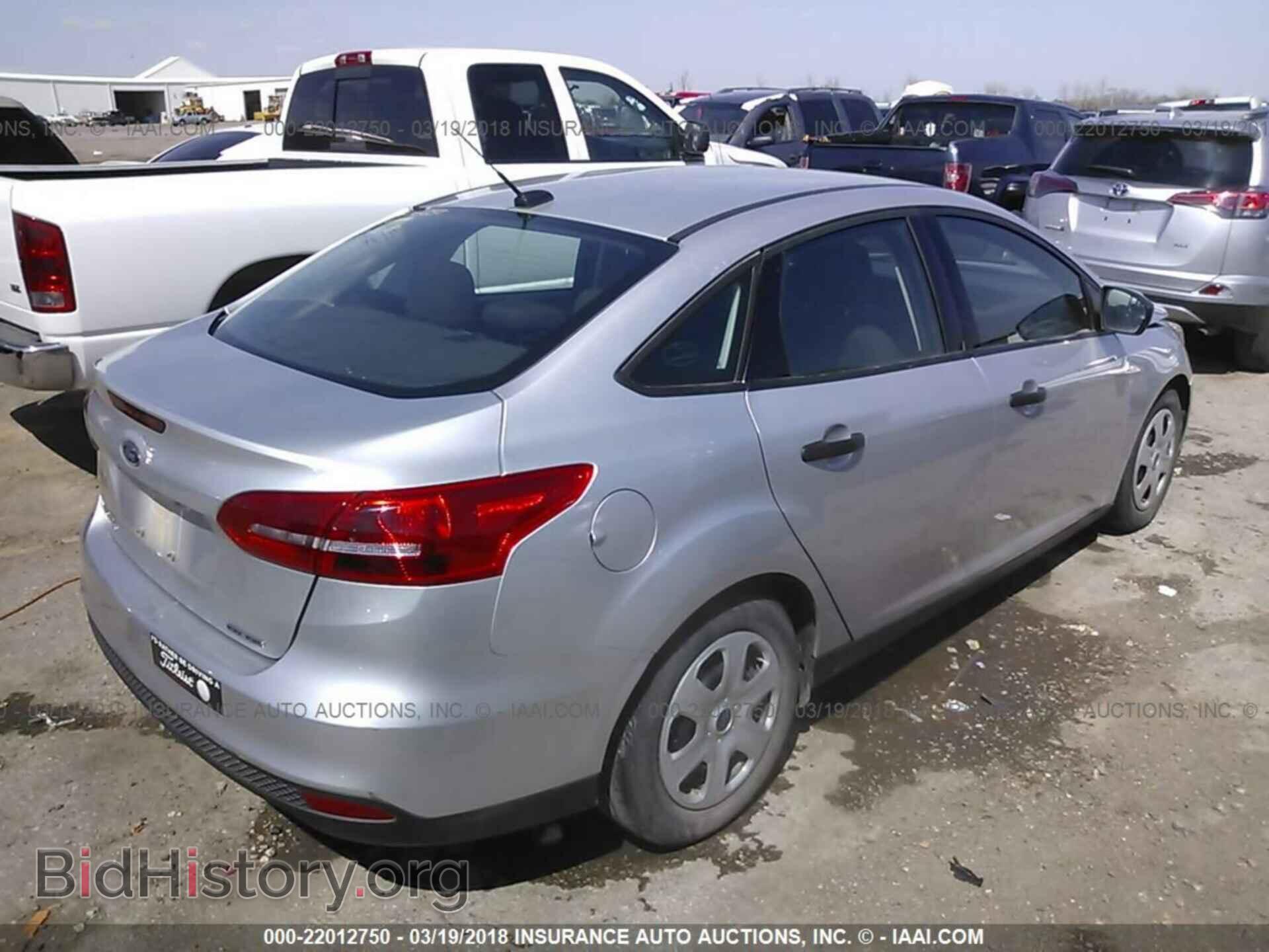 2016 Ford Focus - VIN: 1FADP3E24GL220913 - Photo 4