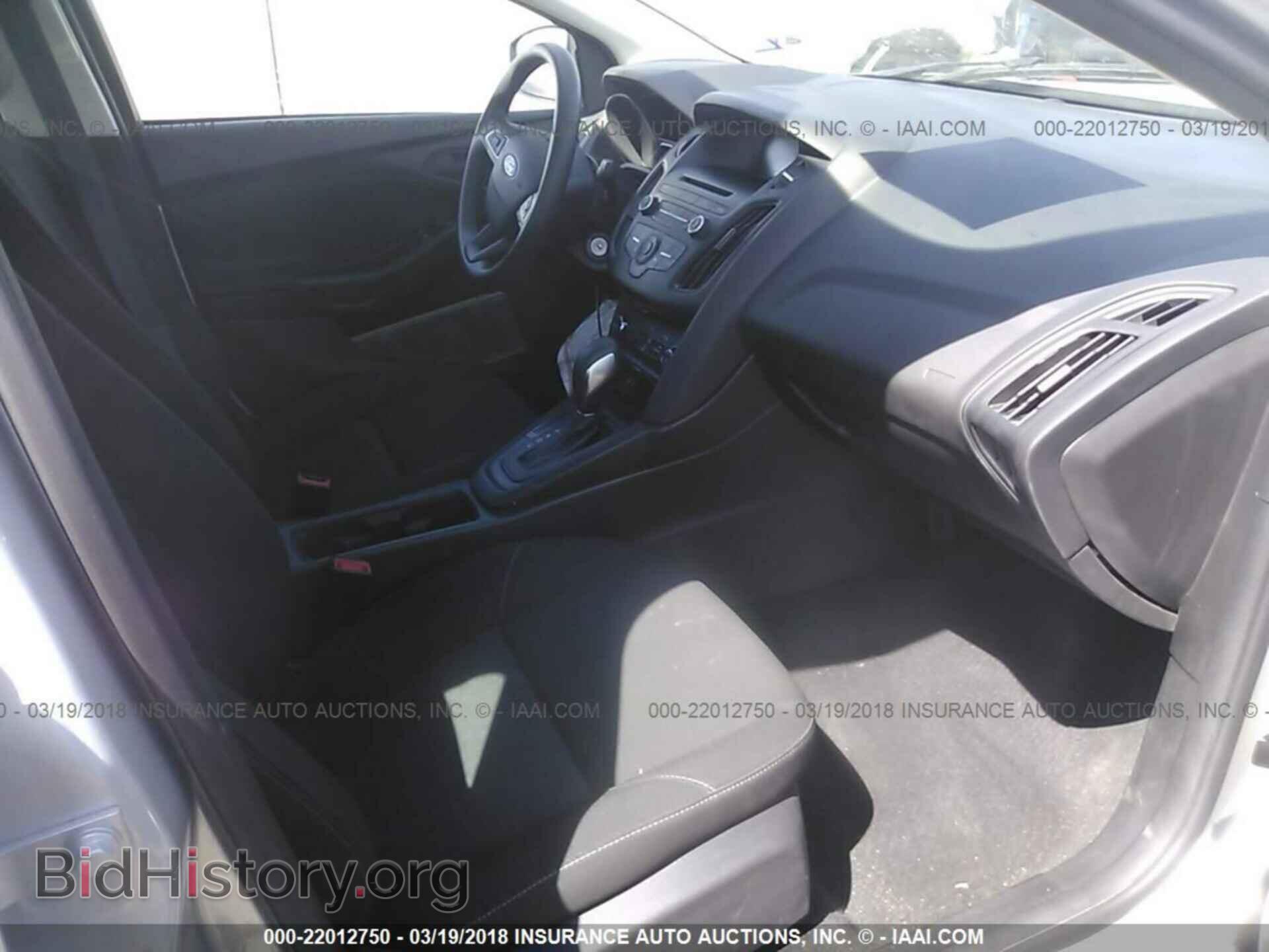 2016 Ford Focus - VIN: 1FADP3E24GL220913 - Photo 5