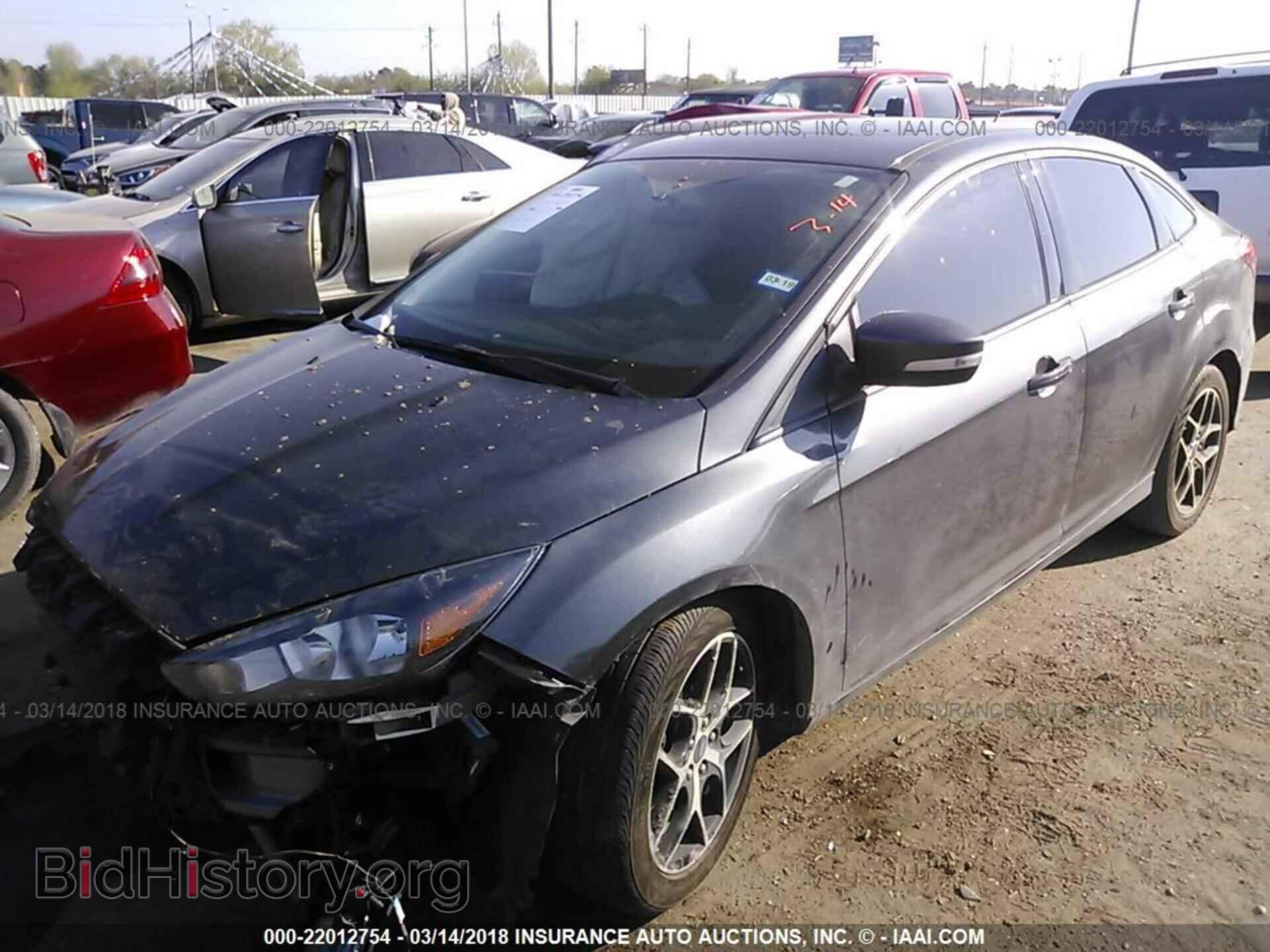 2017 Ford Focus - VIN: 1FADP3H24HL229575 - Photo 2