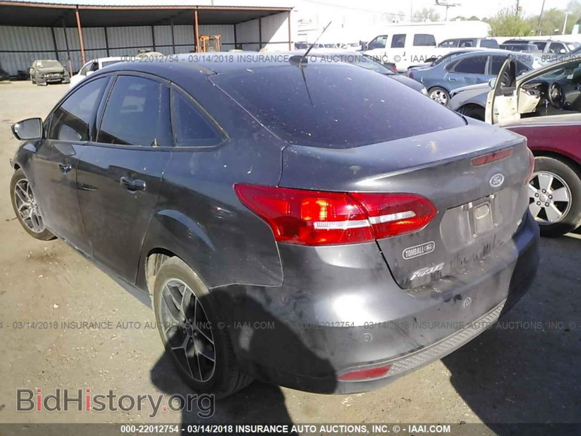 2017 Ford Focus - VIN: 1FADP3H24HL229575 - Photo 3