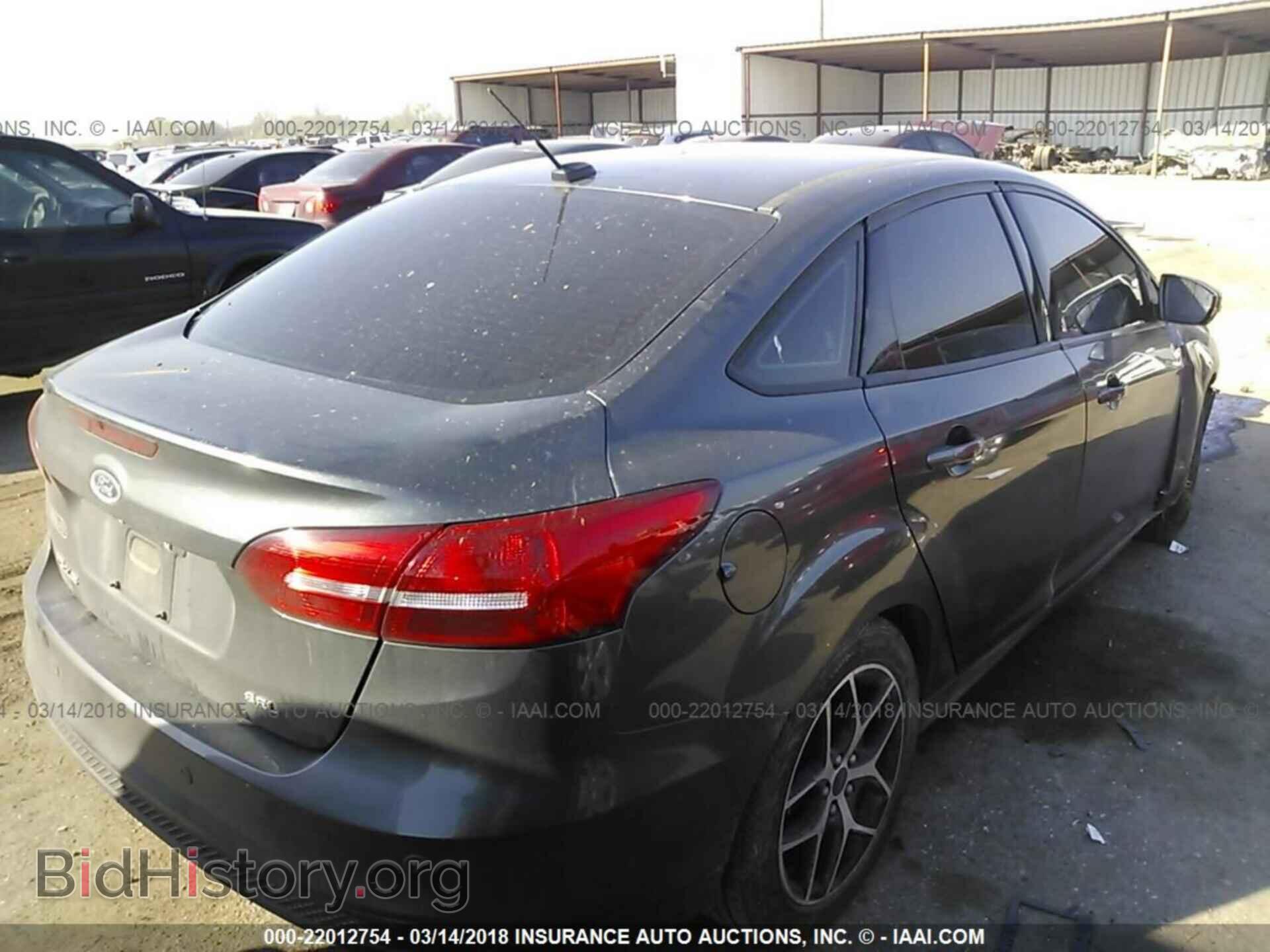 2017 Ford Focus - VIN: 1FADP3H24HL229575 - Photo 4