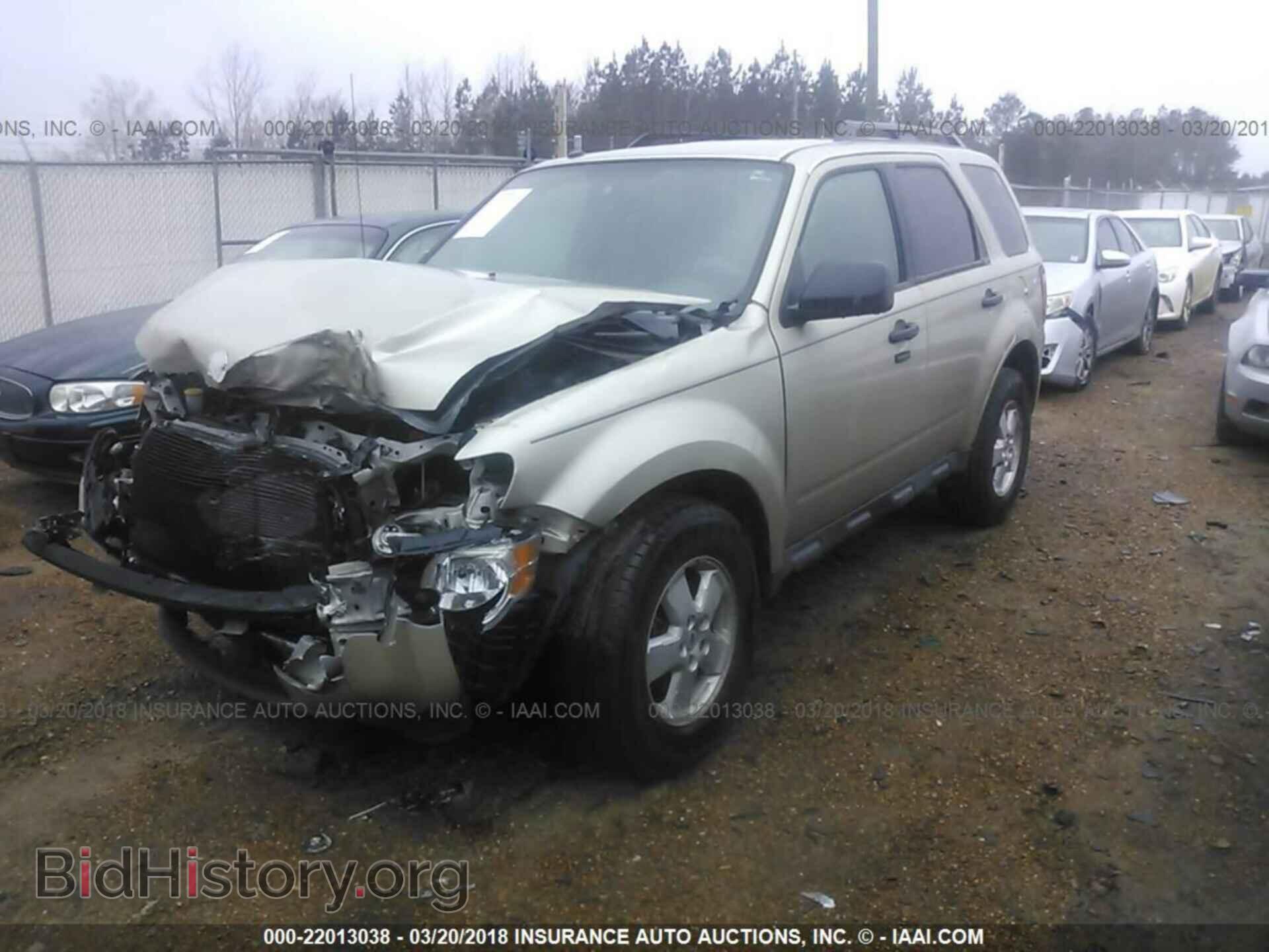2011 Ford Escape - VIN: 1FMCU0D78BKB85636 - Photo 2