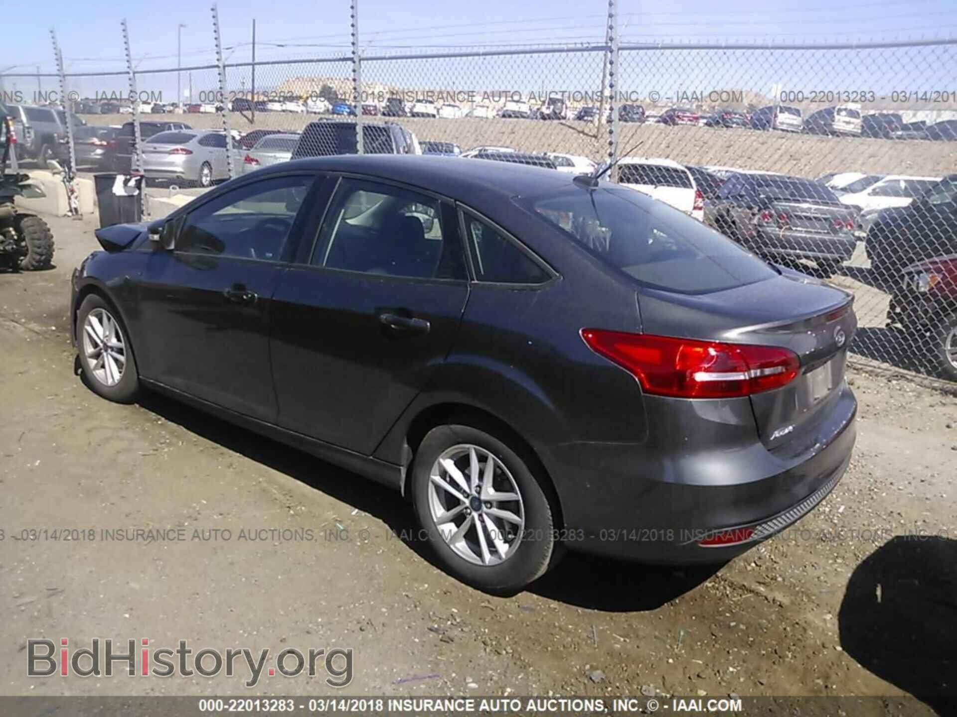 2017 Ford Focus - VIN: 1FADP3FE7HL284485 - Photo 3