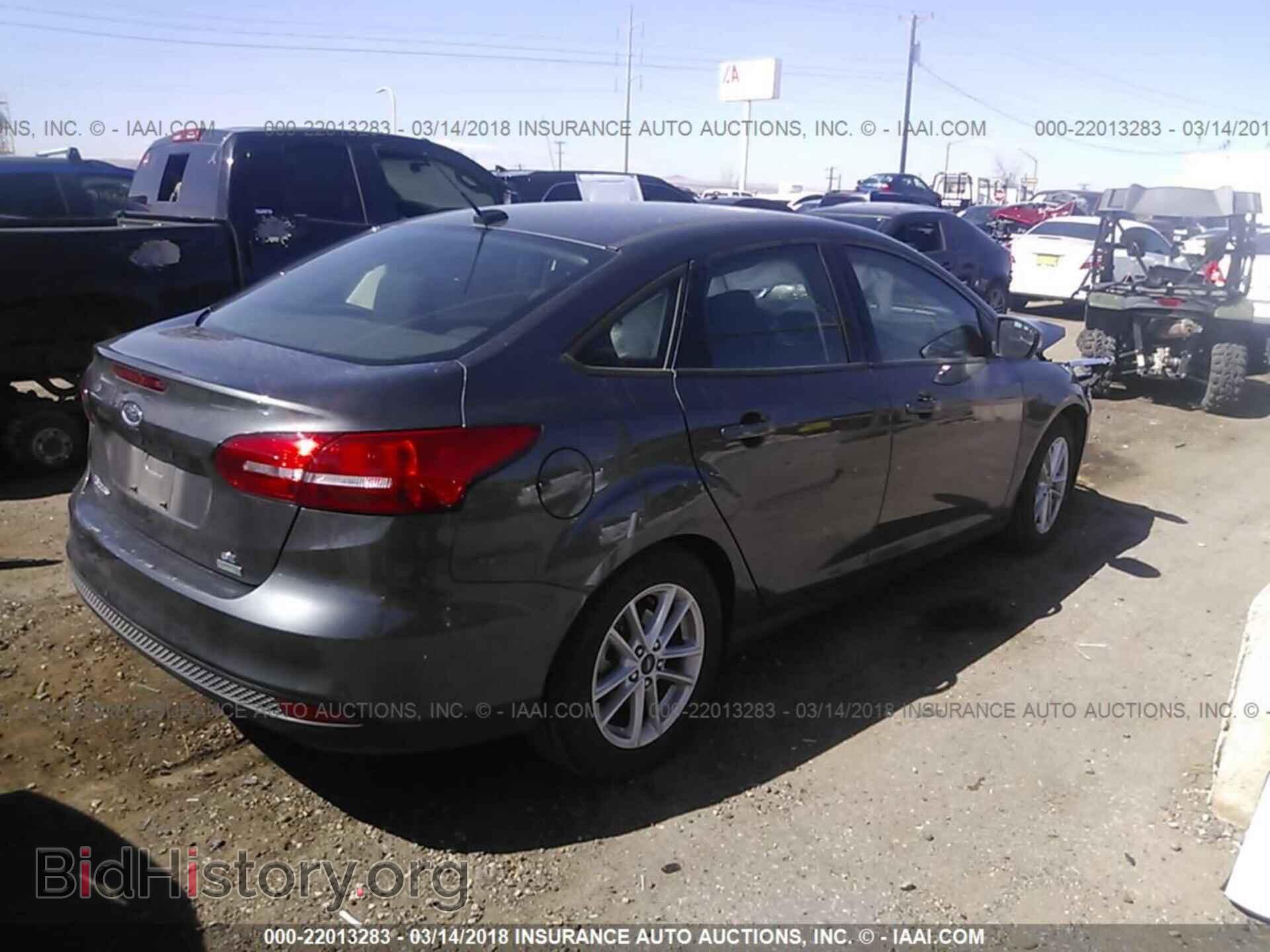 2017 Ford Focus - VIN: 1FADP3FE7HL284485 - Photo 4