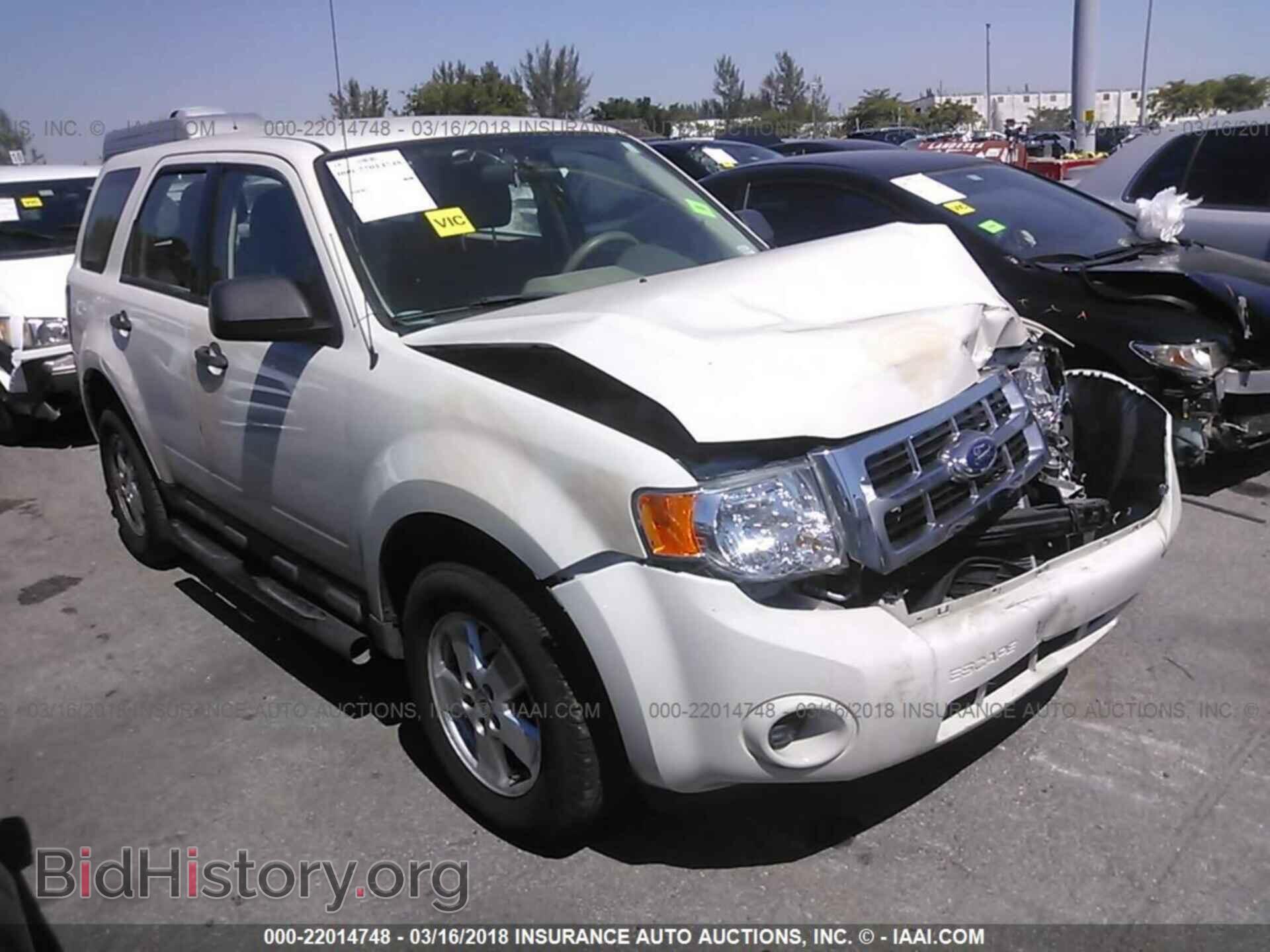 Photo 1FMCU0C71BKA72564 - Ford Escape 2011