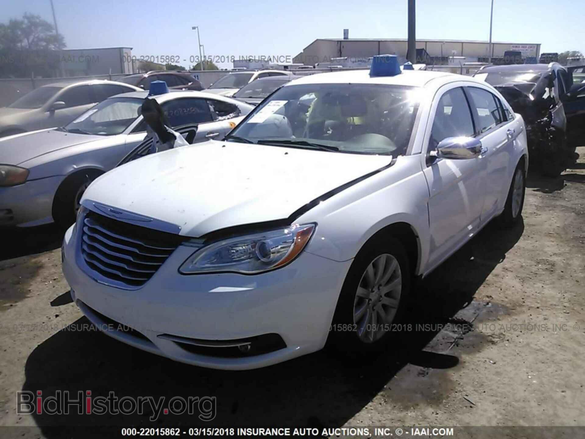 2014 Chrysler 200 - VIN: 1C3CCBCG5EN157577 - Photo 2