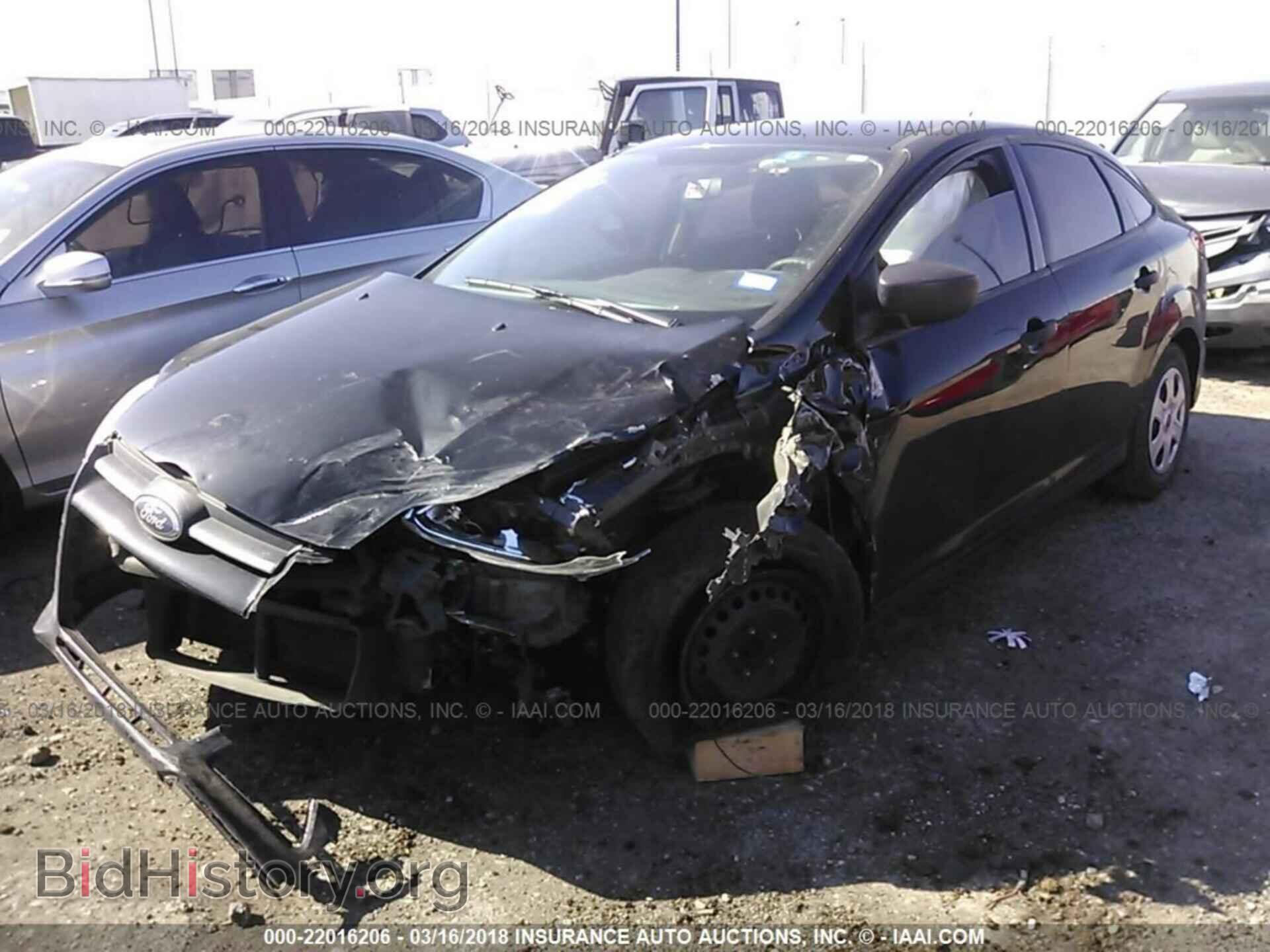 2014 Ford Focus - VIN: 1FADP3E20EL137914 - Фото 2