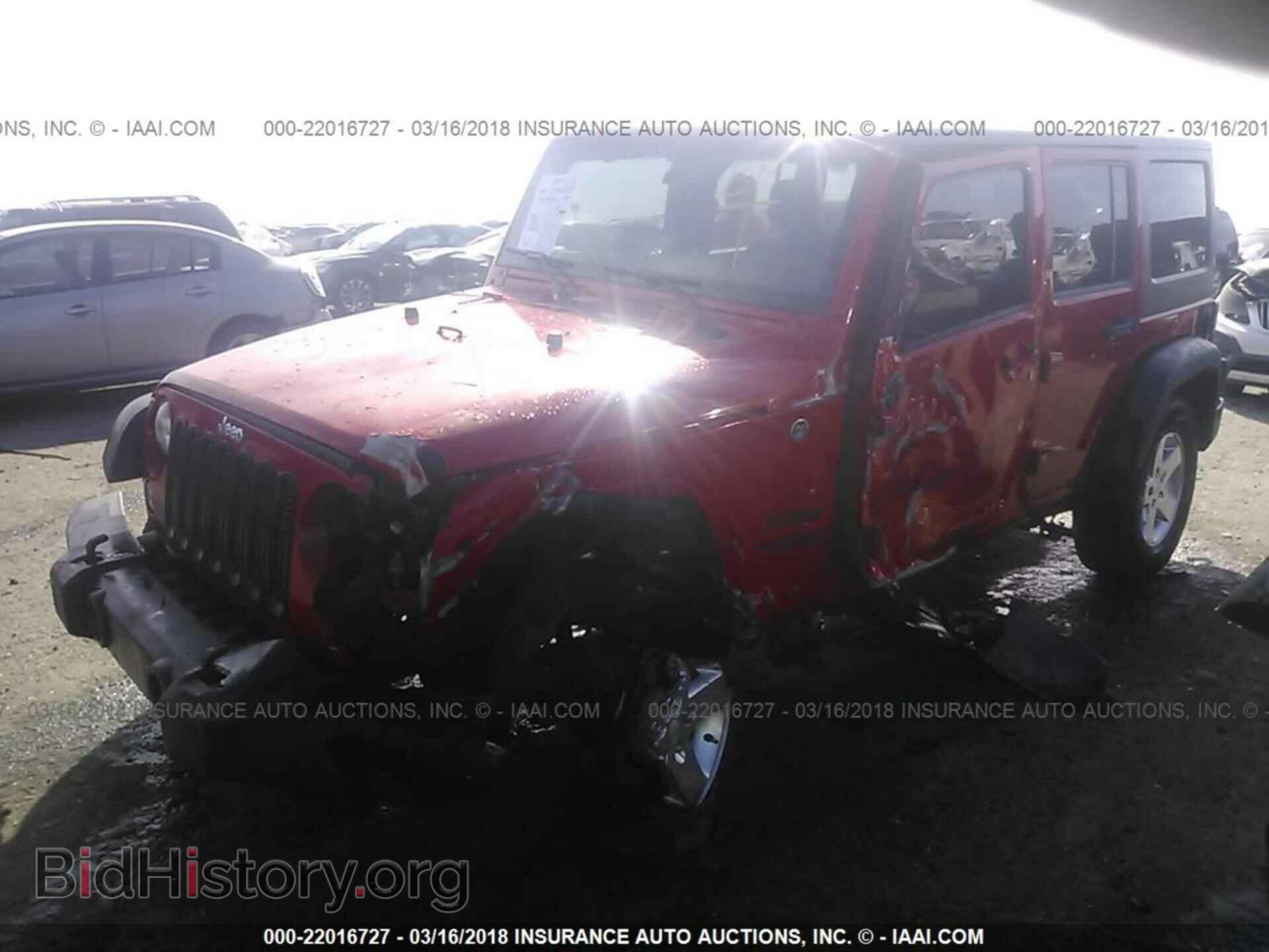 2014 Jeep Wrangler - VIN: 1C4BJWDG4EL319875 - Фото 2