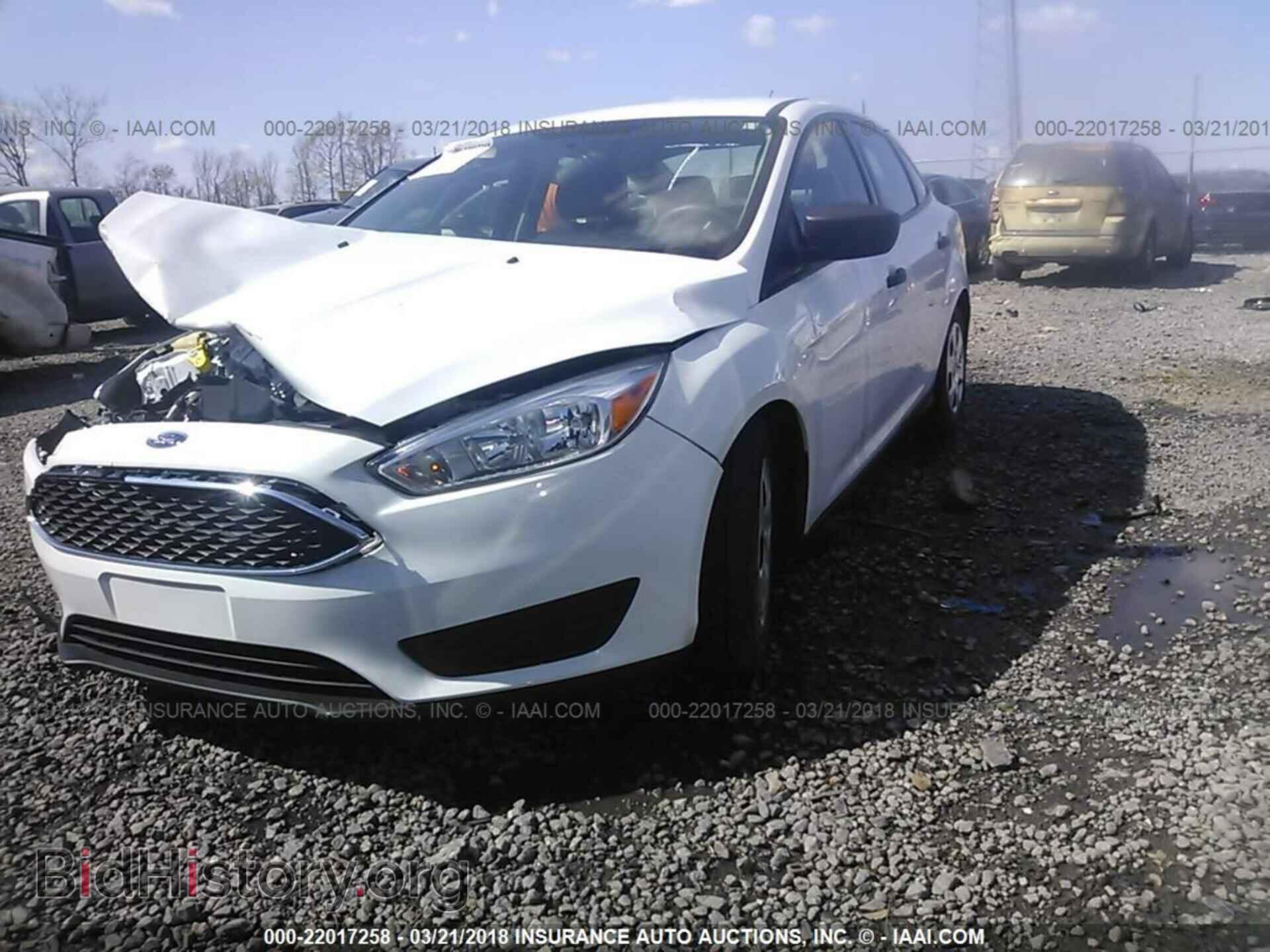2016 Ford Focus - VIN: 1FADP3E26GL232741 - Фото 2
