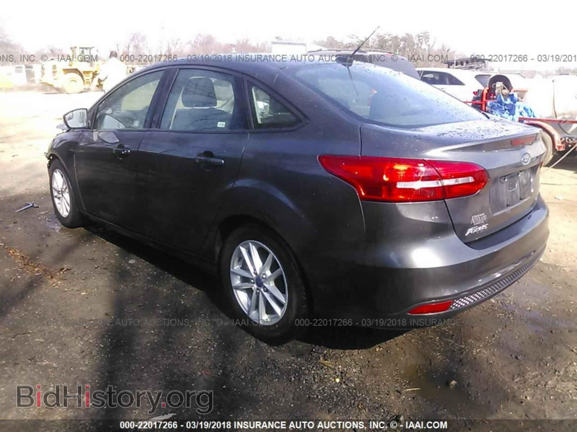 2015 Ford Focus - VIN: 1FADP3F21FL242462 - Photo 3