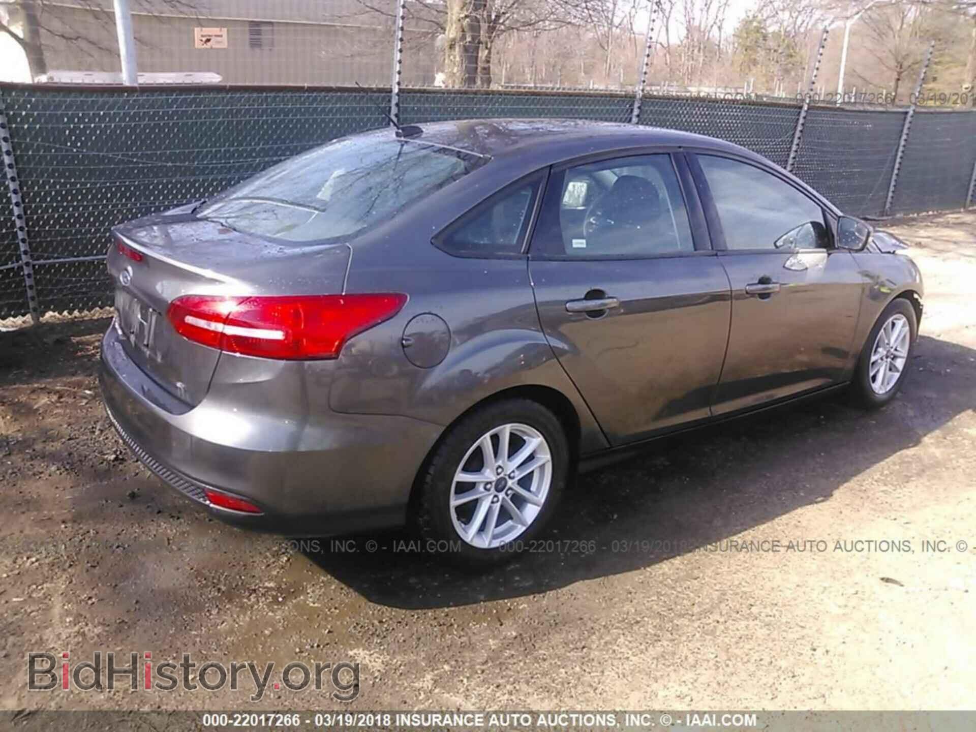 2015 Ford Focus - VIN: 1FADP3F21FL242462 - Photo 4