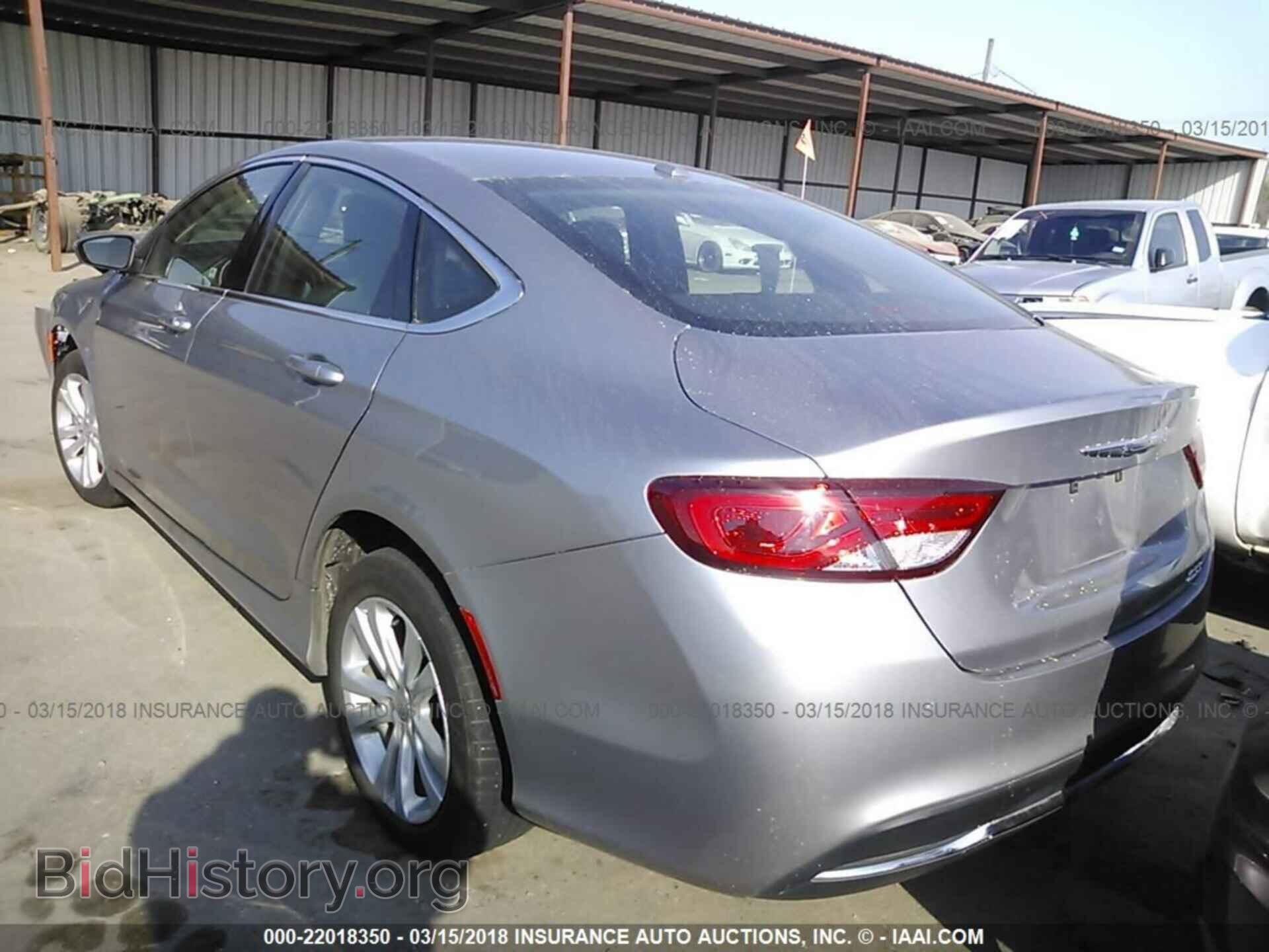 2015 Chrysler 200 - VIN: 1C3CCCAB3FN529321 - Photo 3