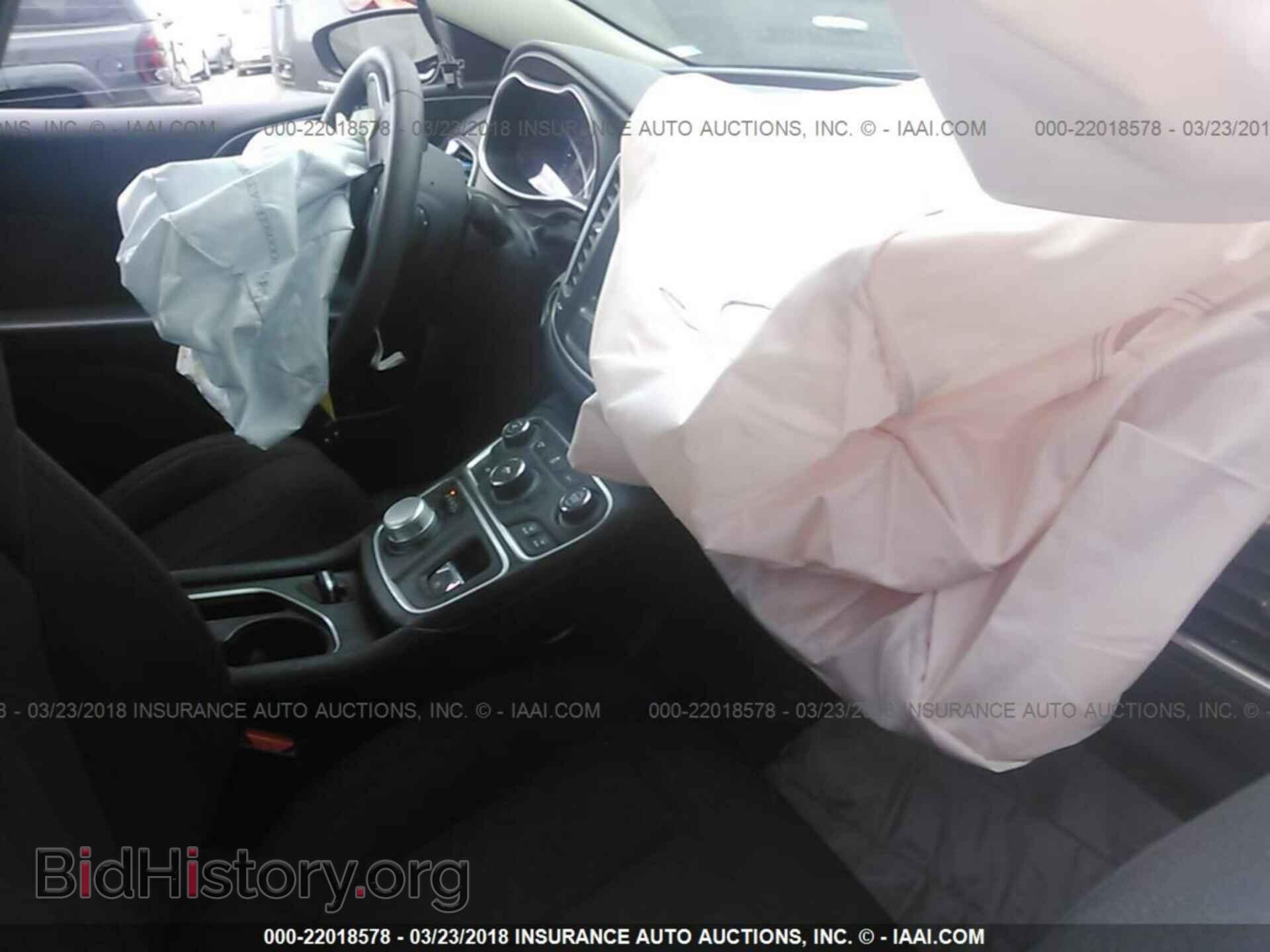 2016 Chrysler 200 - VIN: 1C3CCCAB2GN151333 - Photo 5