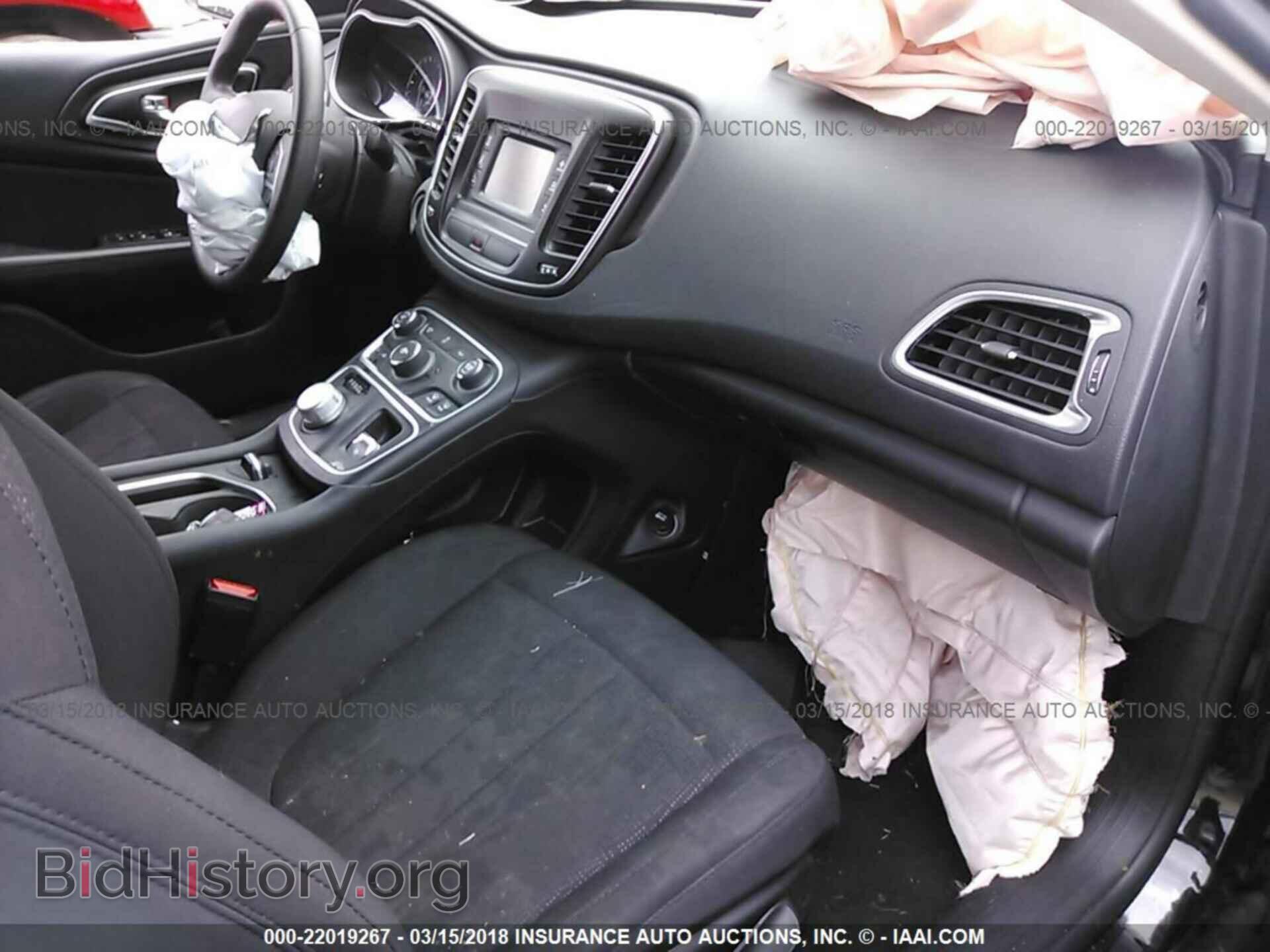 2016 Chrysler 200 - VIN: 1C3CCCAB6GN109750 - Photo 5