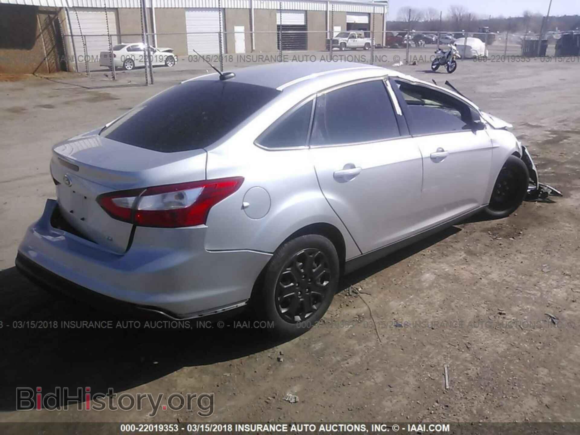 2012 Ford Focus - VIN: 1FAHP3F25CL183400 - Photo 4