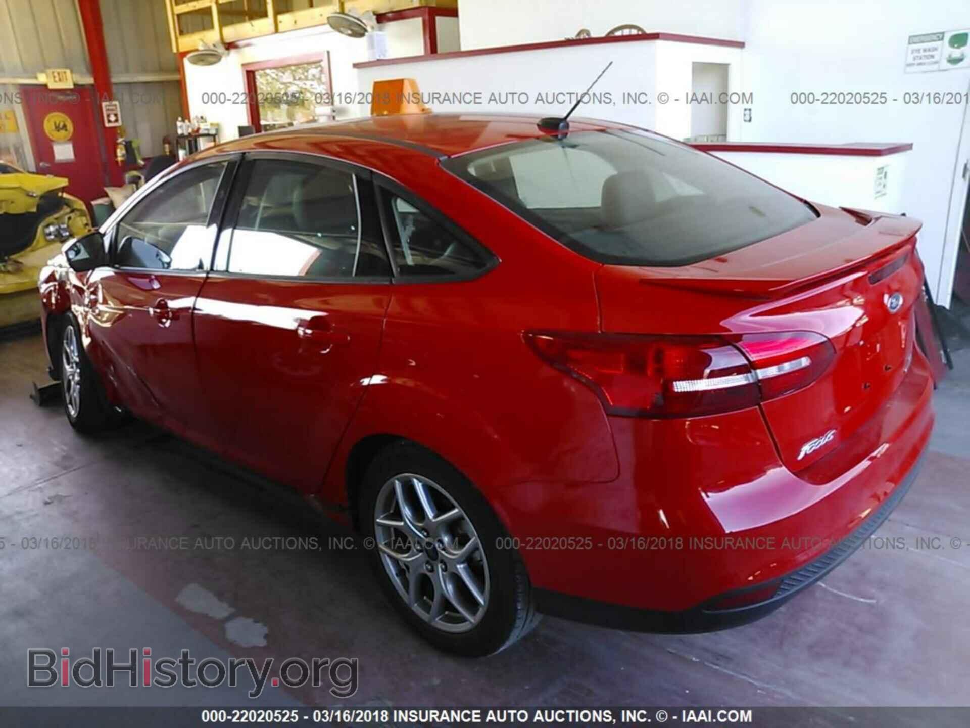 2015 Ford Focus - VIN: 1FADP3F23FL319932 - Photo 3
