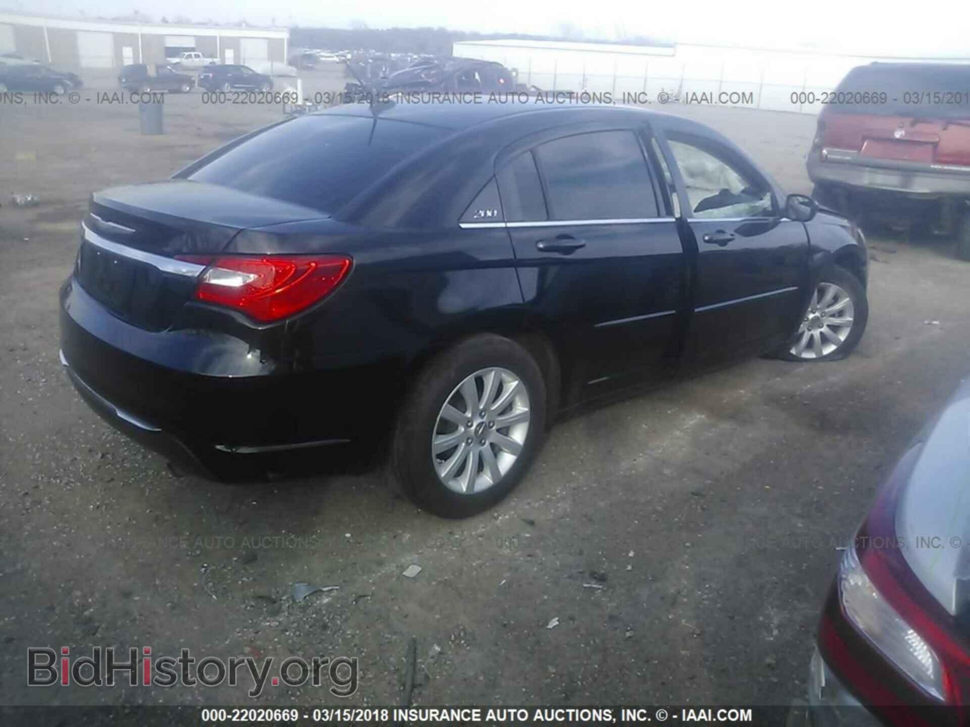2014 Chrysler 200 - VIN: 1C3CCBBB4EN194996 - Photo 4