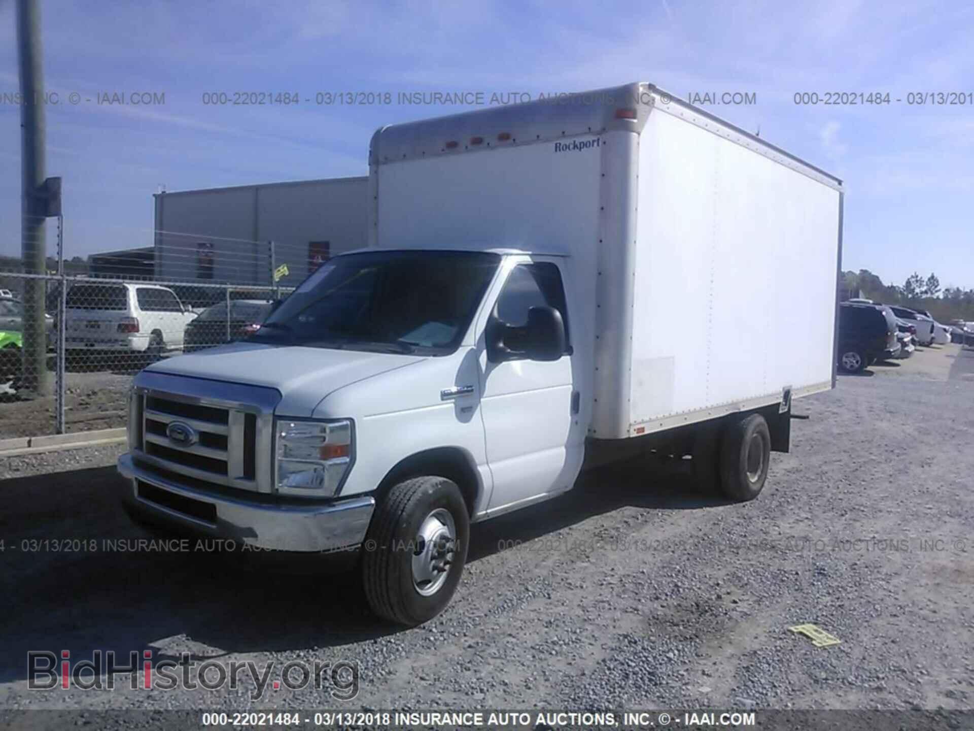 2011 Ford Econoline - VIN: 1FDWE3FLXBDB30440 - Фото 2