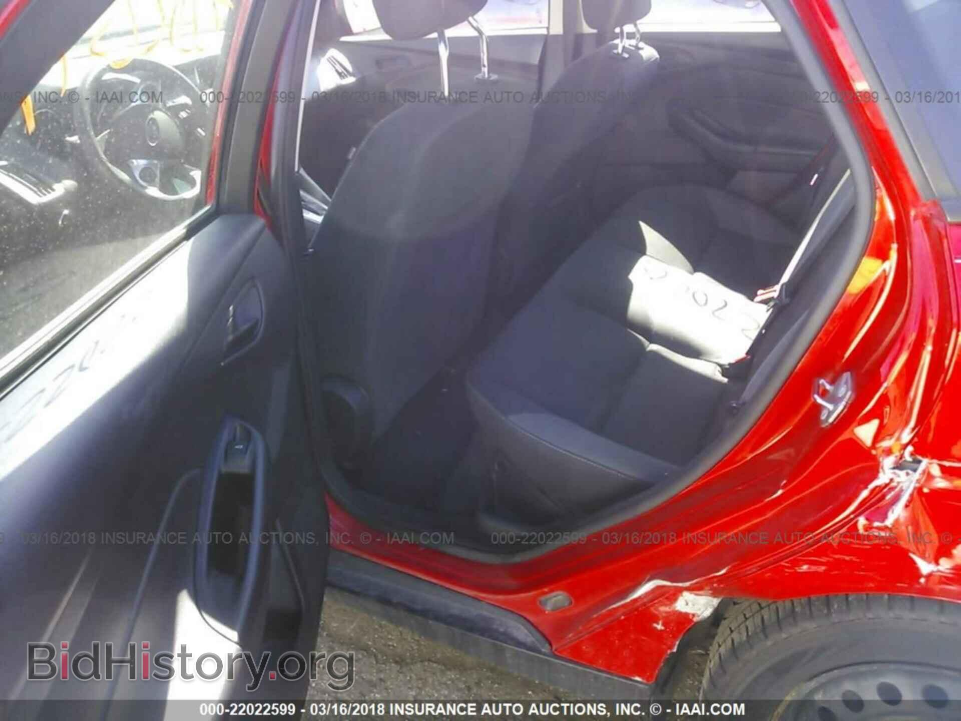 2012 Ford Focus - VIN: 1FAHP3F21CL163936 - Photo 8