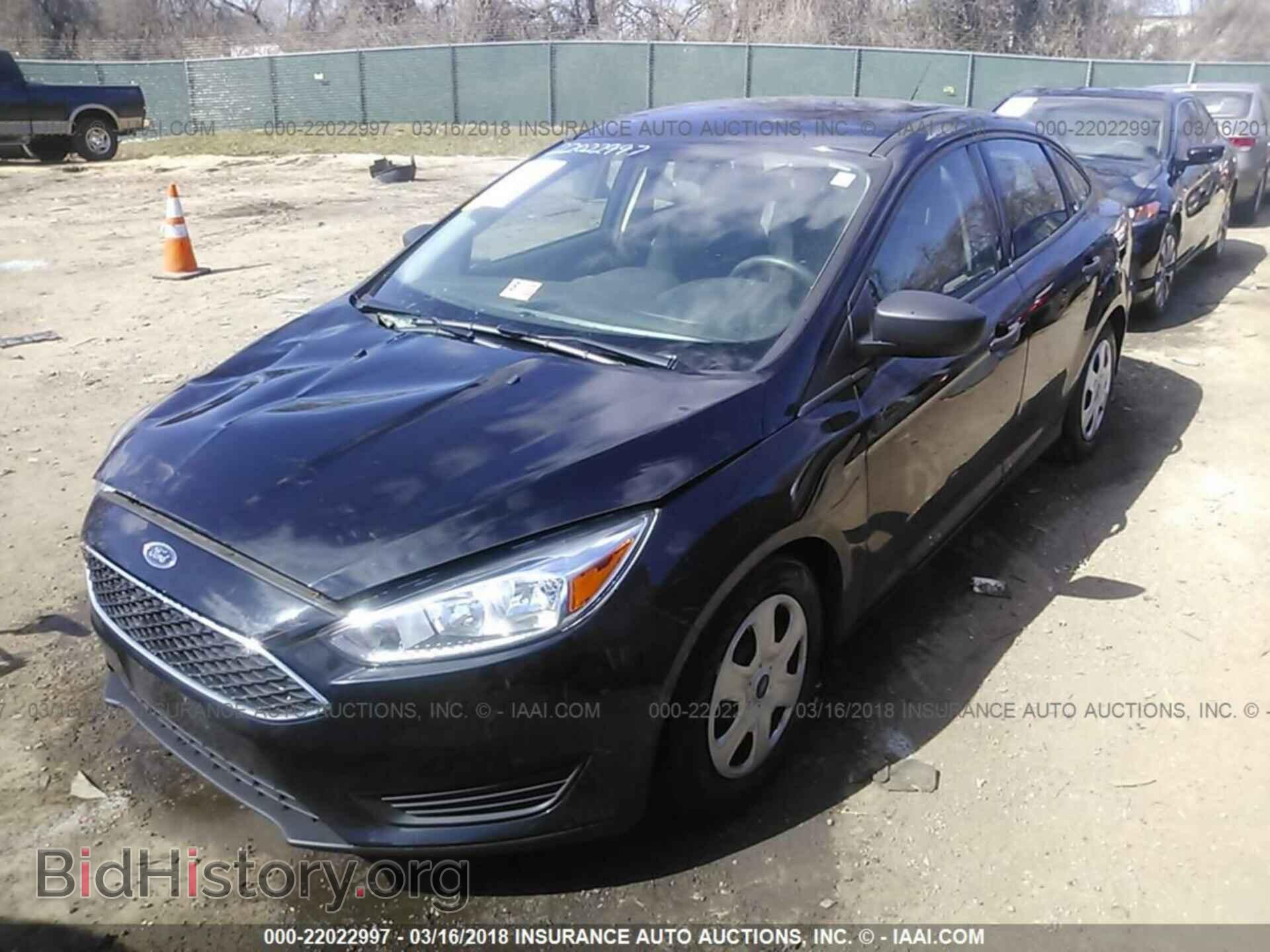 2016 Ford Focus - VIN: 1FADP3E27GL331150 - Photo 2