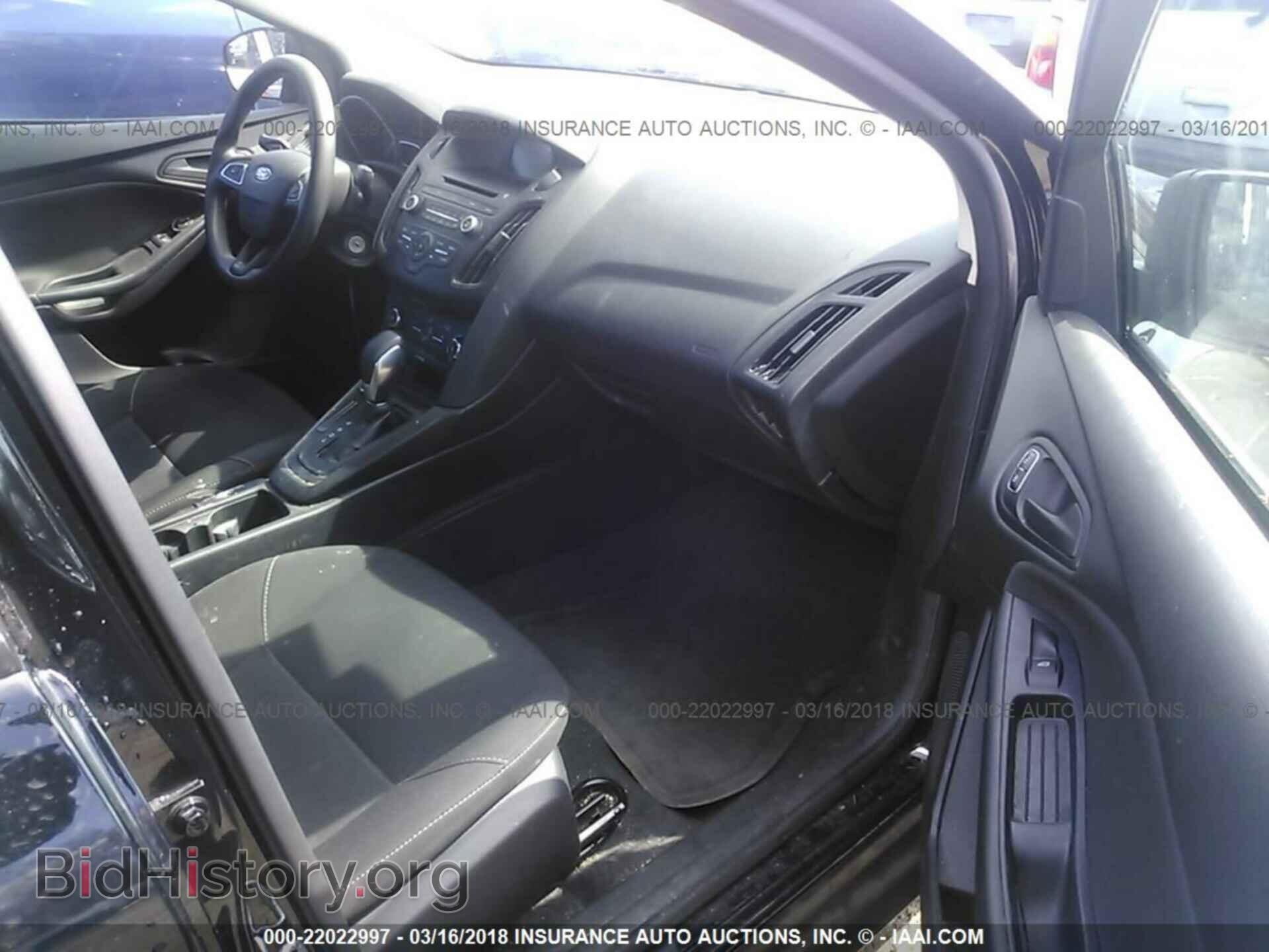 2016 Ford Focus - VIN: 1FADP3E27GL331150 - Photo 5