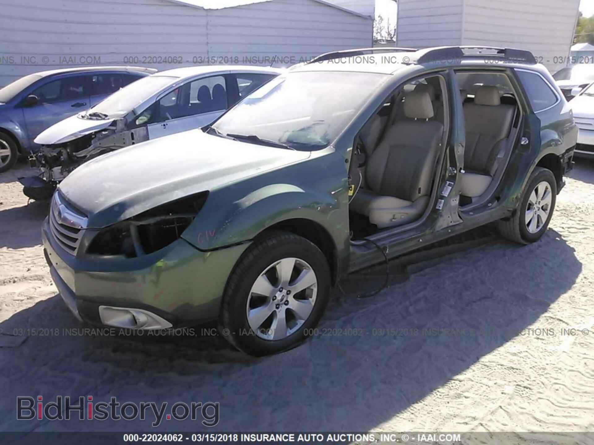 2011 Subaru Outback - VIN: 4S4BRCLC2B3445102 - Фото 2