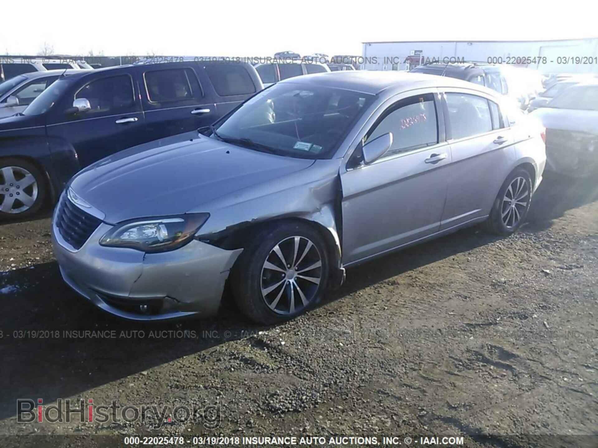 2013 Chrysler 200 - VIN: 1C3CCBBB8DN729245 - Фото 2