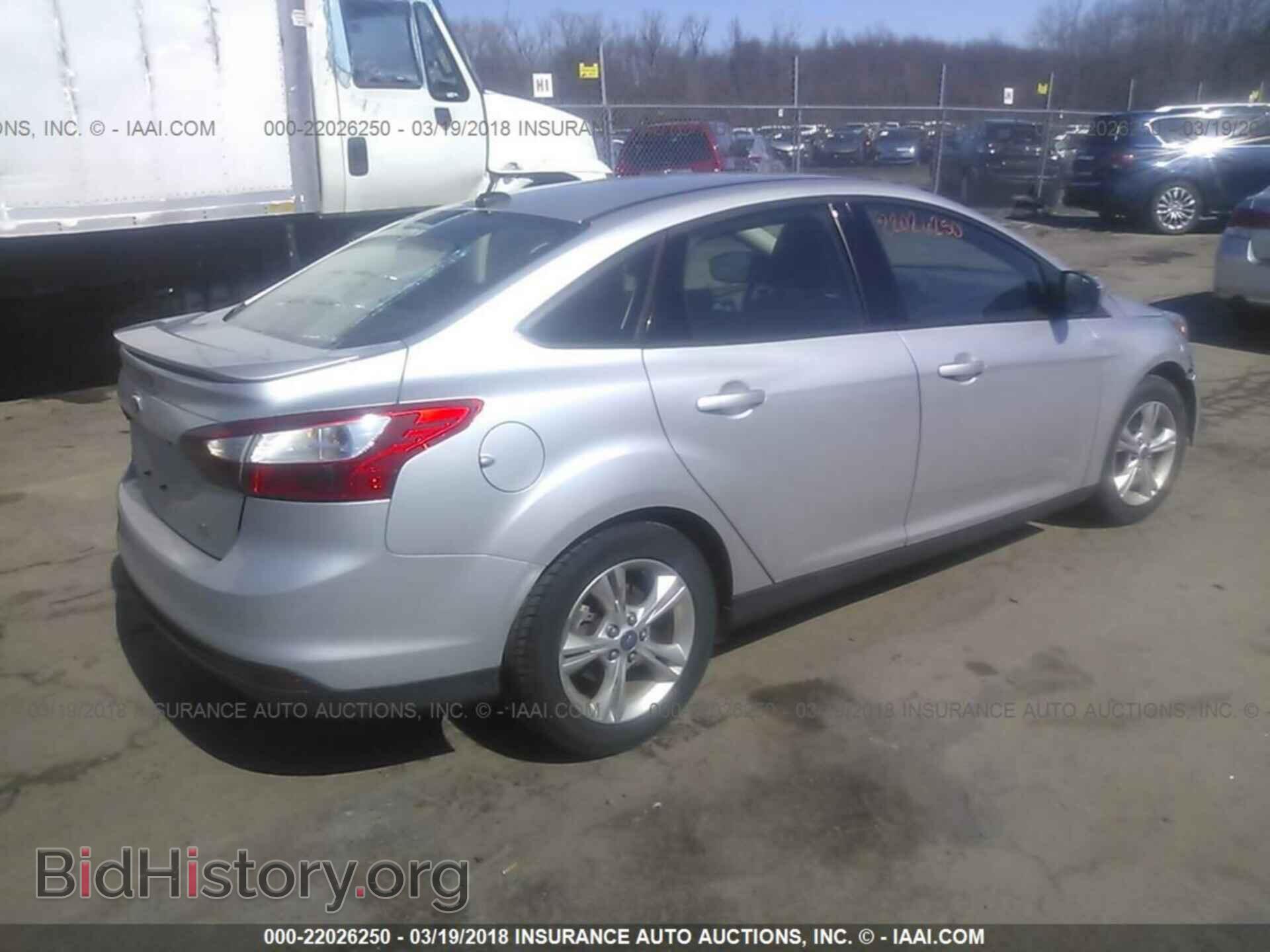 2012 Ford Focus - VIN: 1FAHP3F20CL425896 - Photo 4