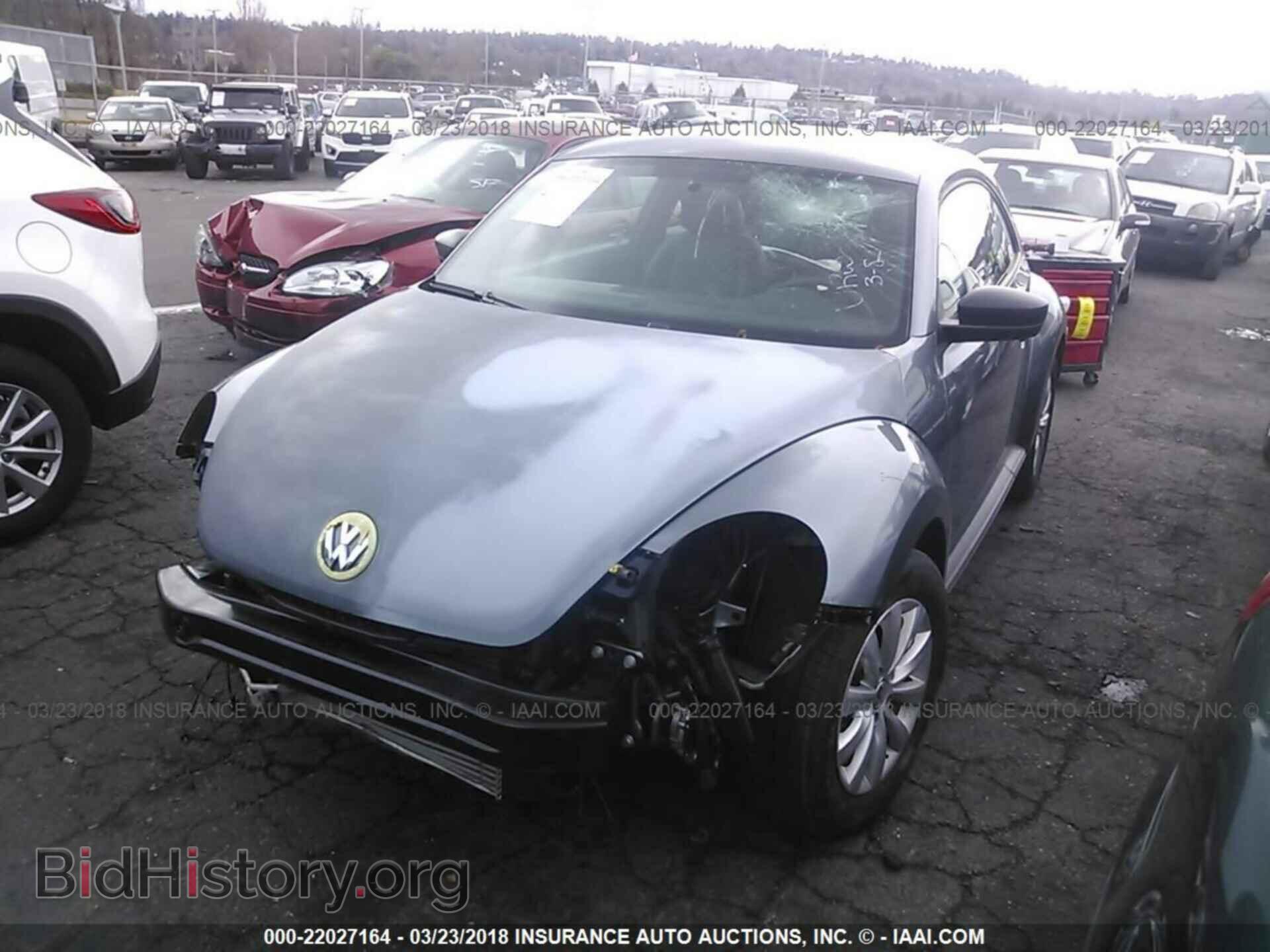 2017 Volkswagen Beetle - VIN: 3VWF17AT6HM620527 - Фото 2
