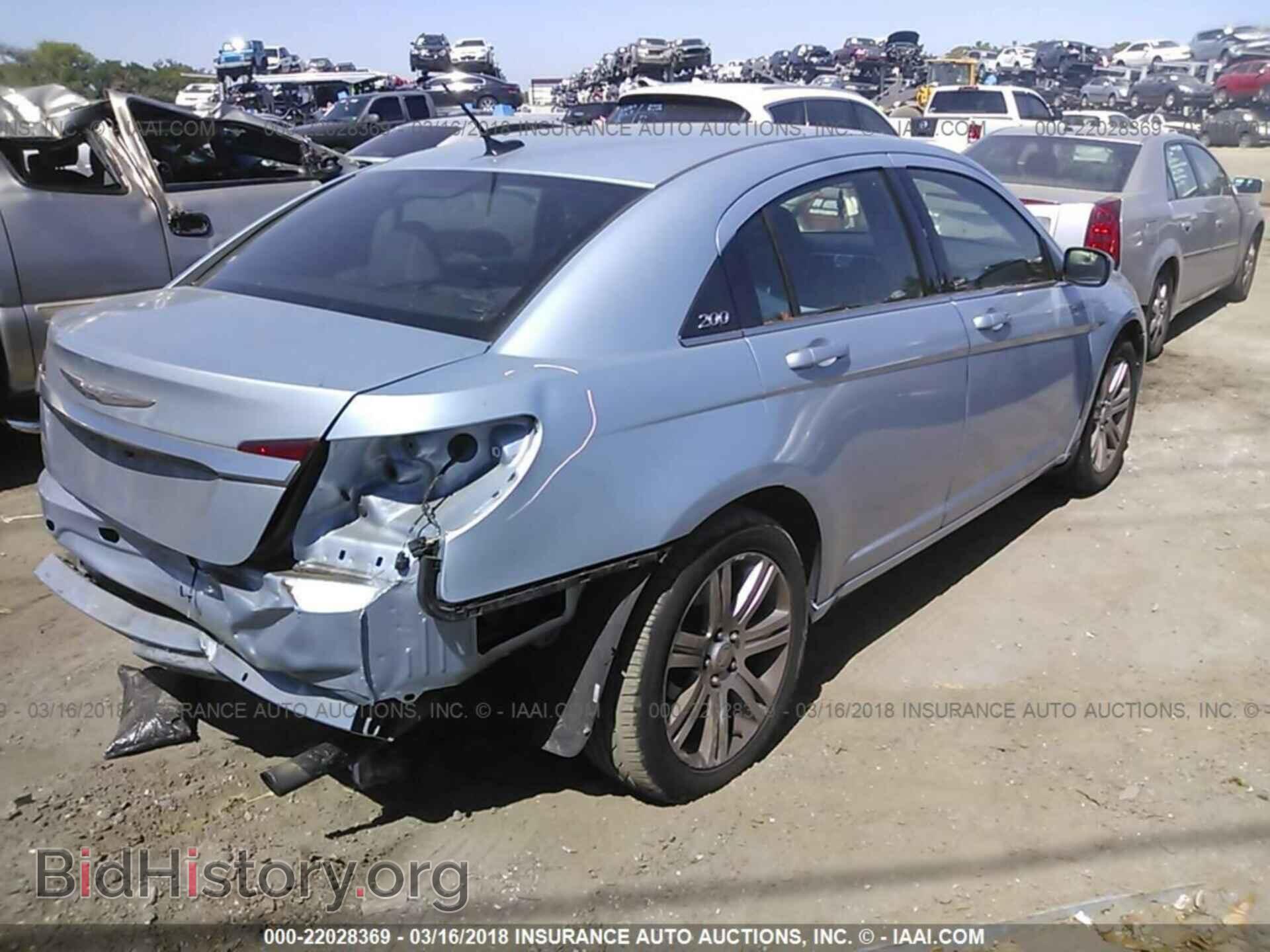 2013 Chrysler 200 - VIN: 1C3CCBAB5DN670401 - Photo 4