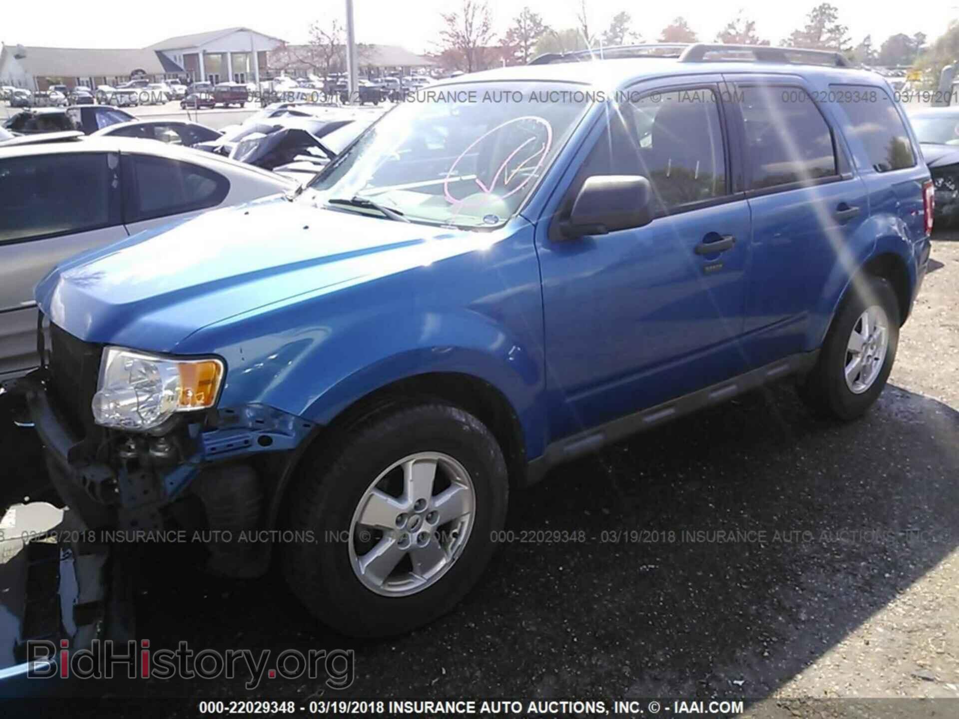 2011 Ford Escape - VIN: 1FMCU0D76BKA72459 - Фото 2