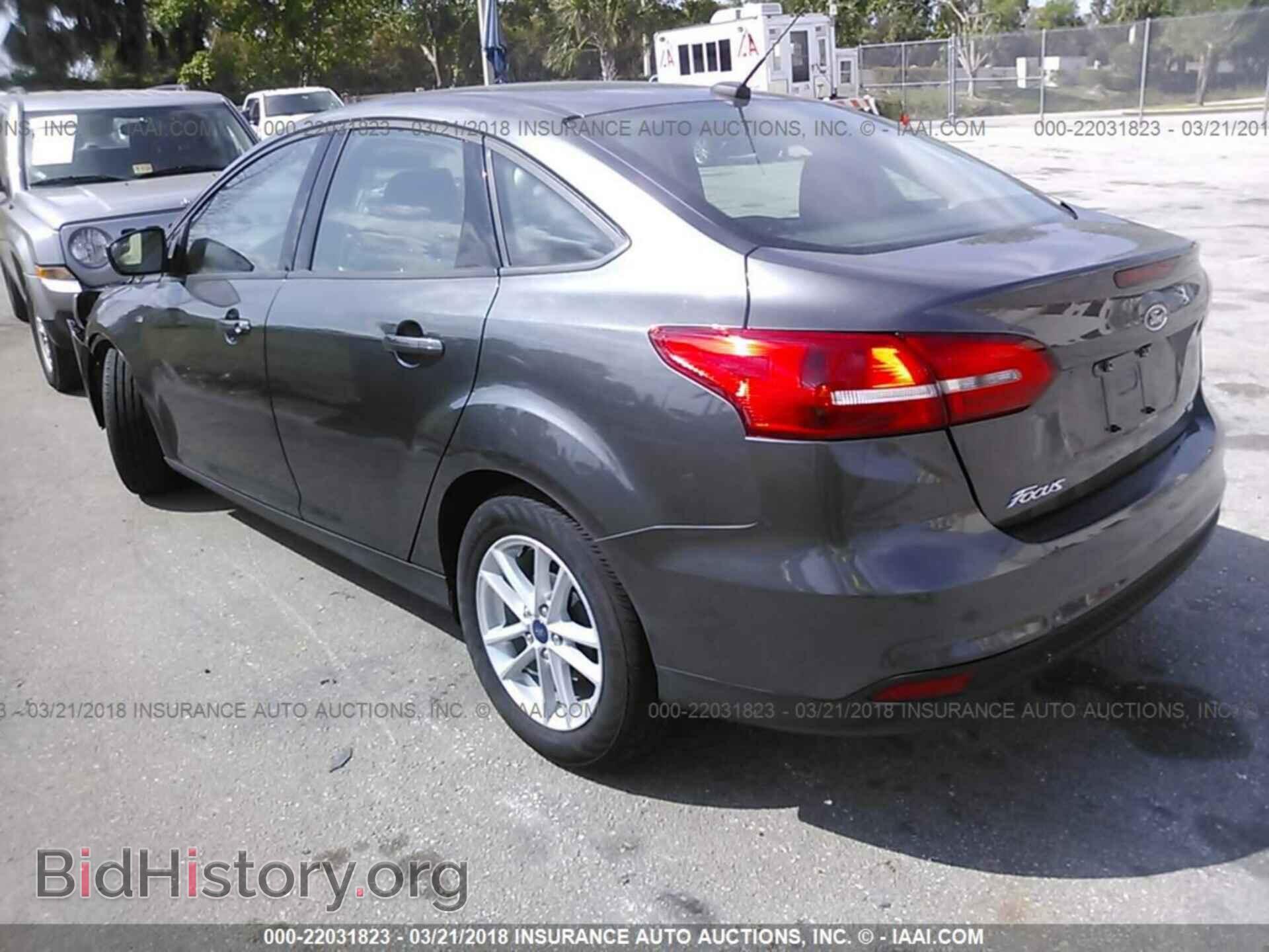 2018 Ford Focus - VIN: 1FADP3F22JL206627 - Фото 3